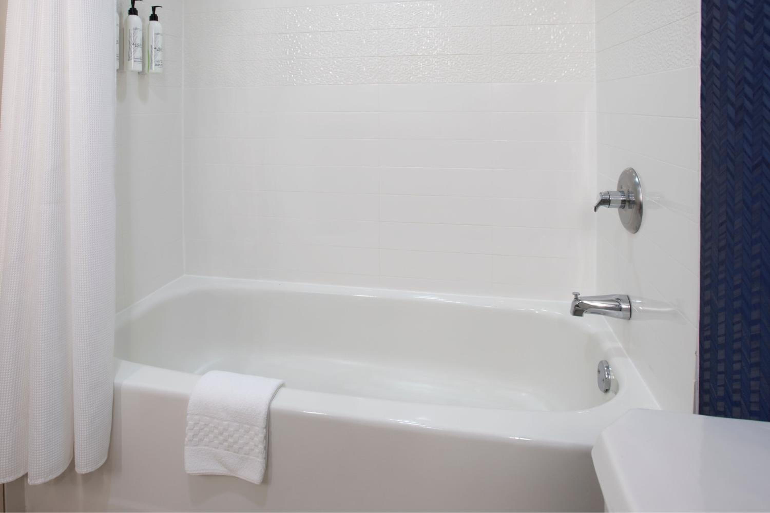 Guest room, 2 Queen - Photo 2