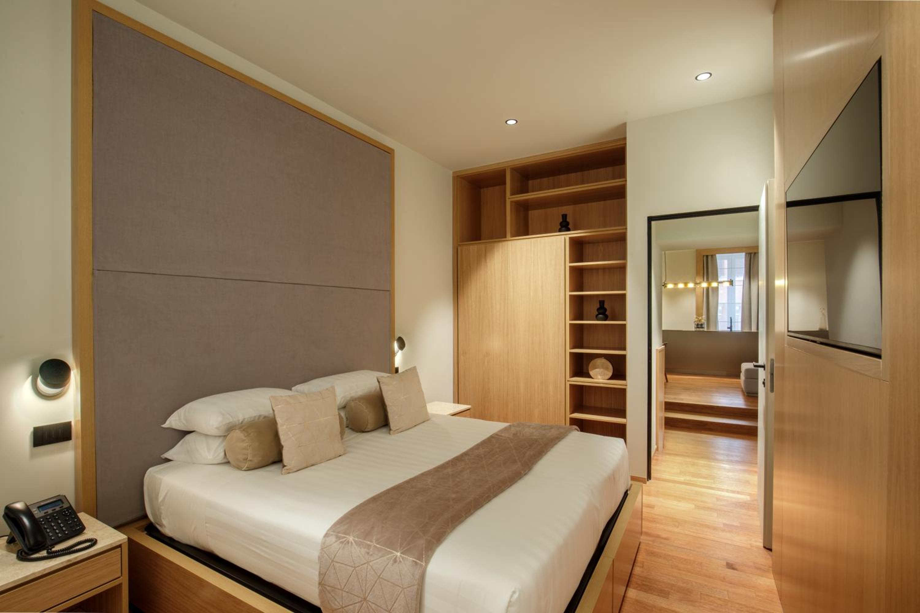Deluxe Suite photo 2