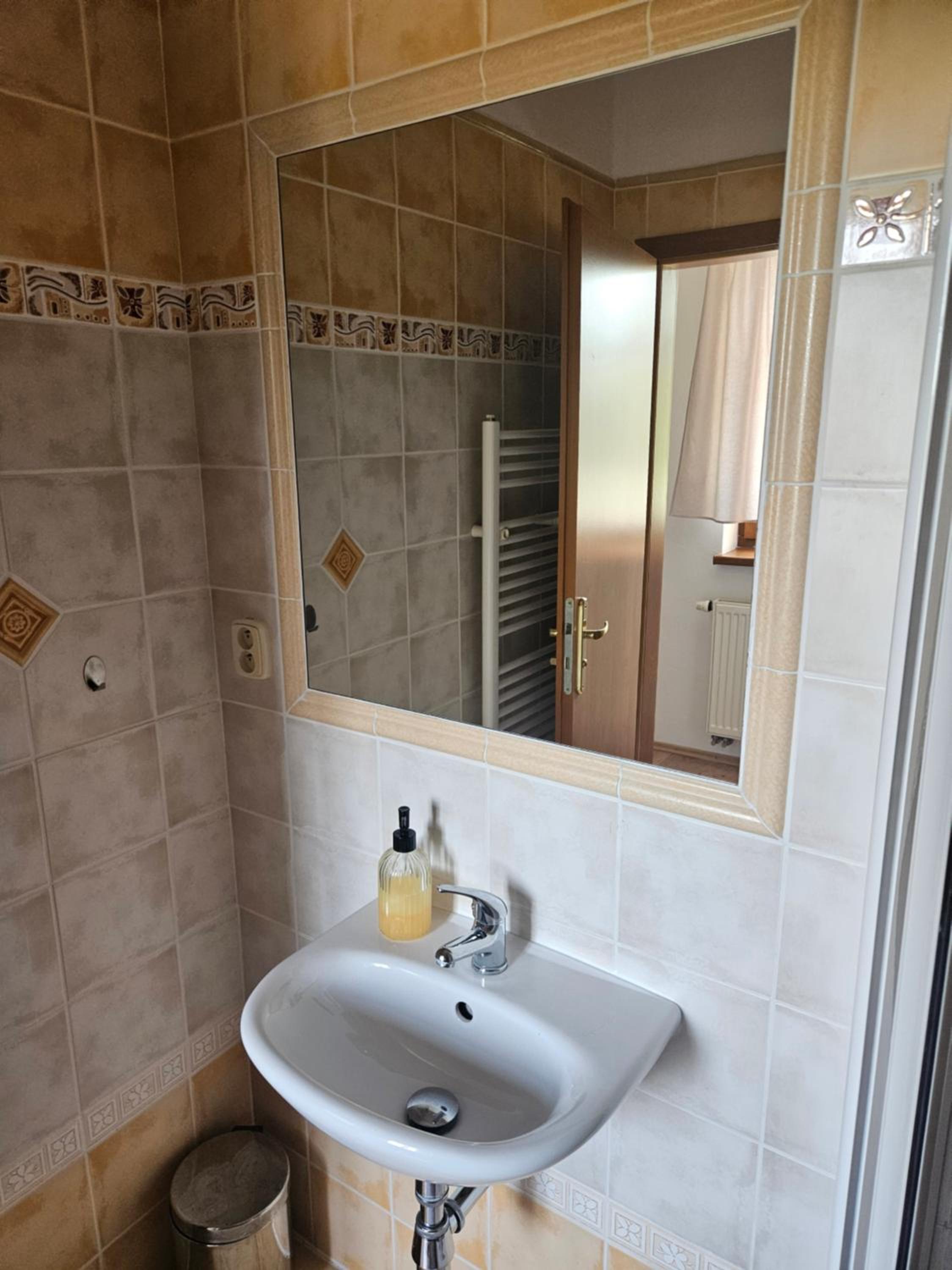 Large Double Room - Photo 4