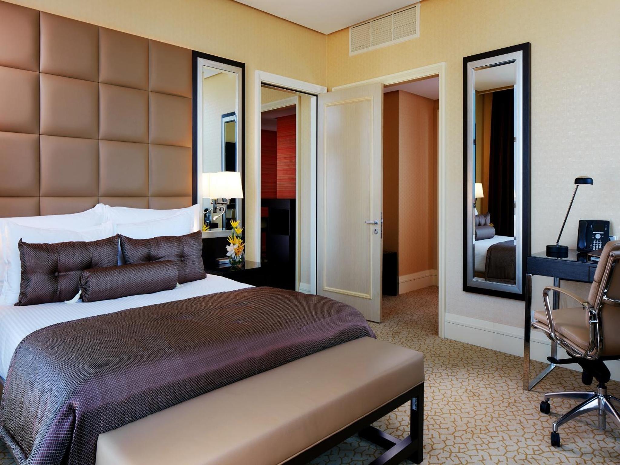 Business Suite - Photo 5