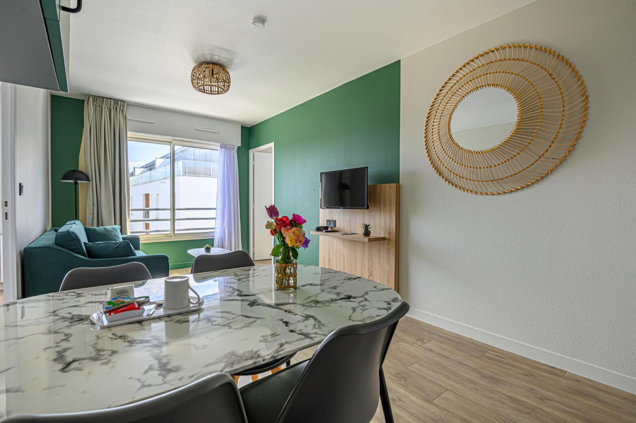 Standard Three Room Apartment - Photo 3