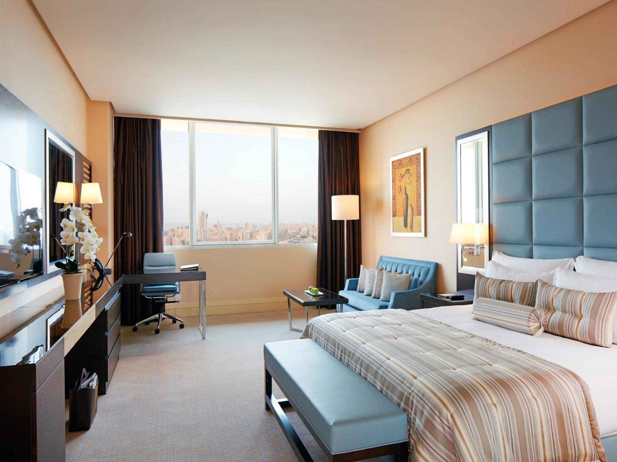 Club Executive Suite - Photo 4