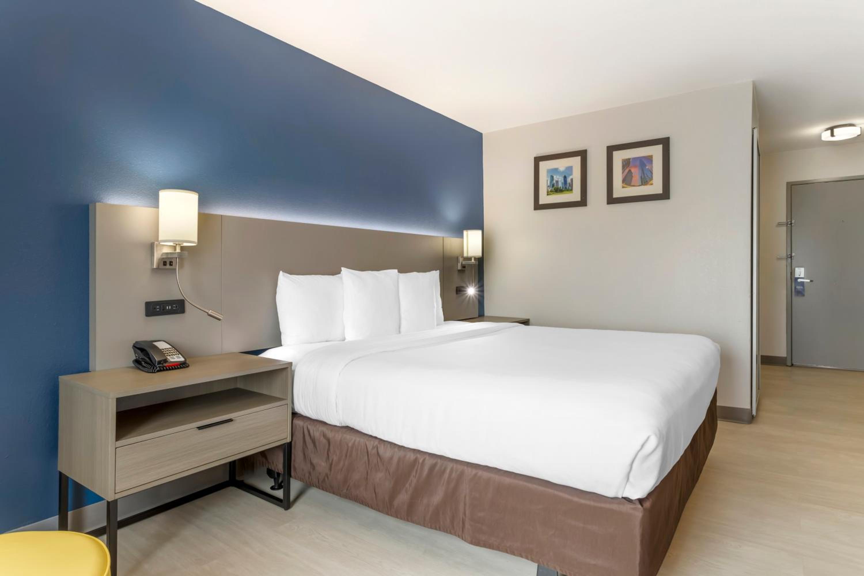 King Room - Accessible/Non-Smoking - Photo 4