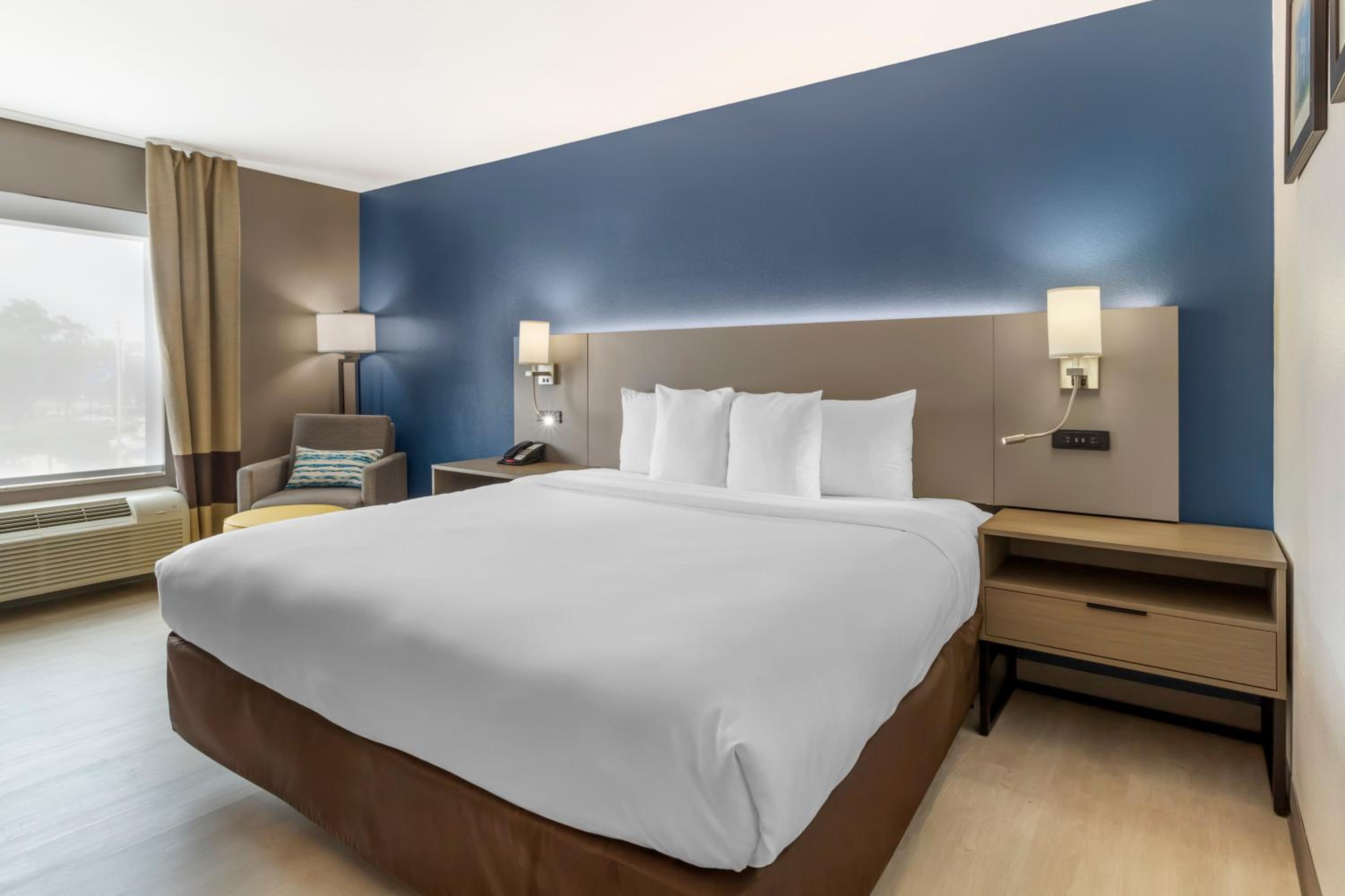 King Room - Accessible/Non-Smoking - Photo 3