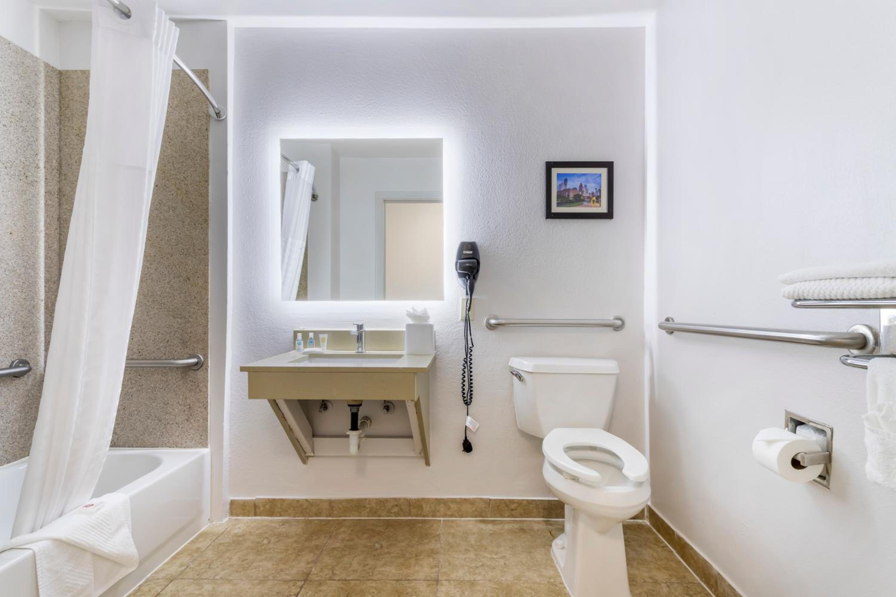 King Room - Accessible/Non-Smoking - Photo 2