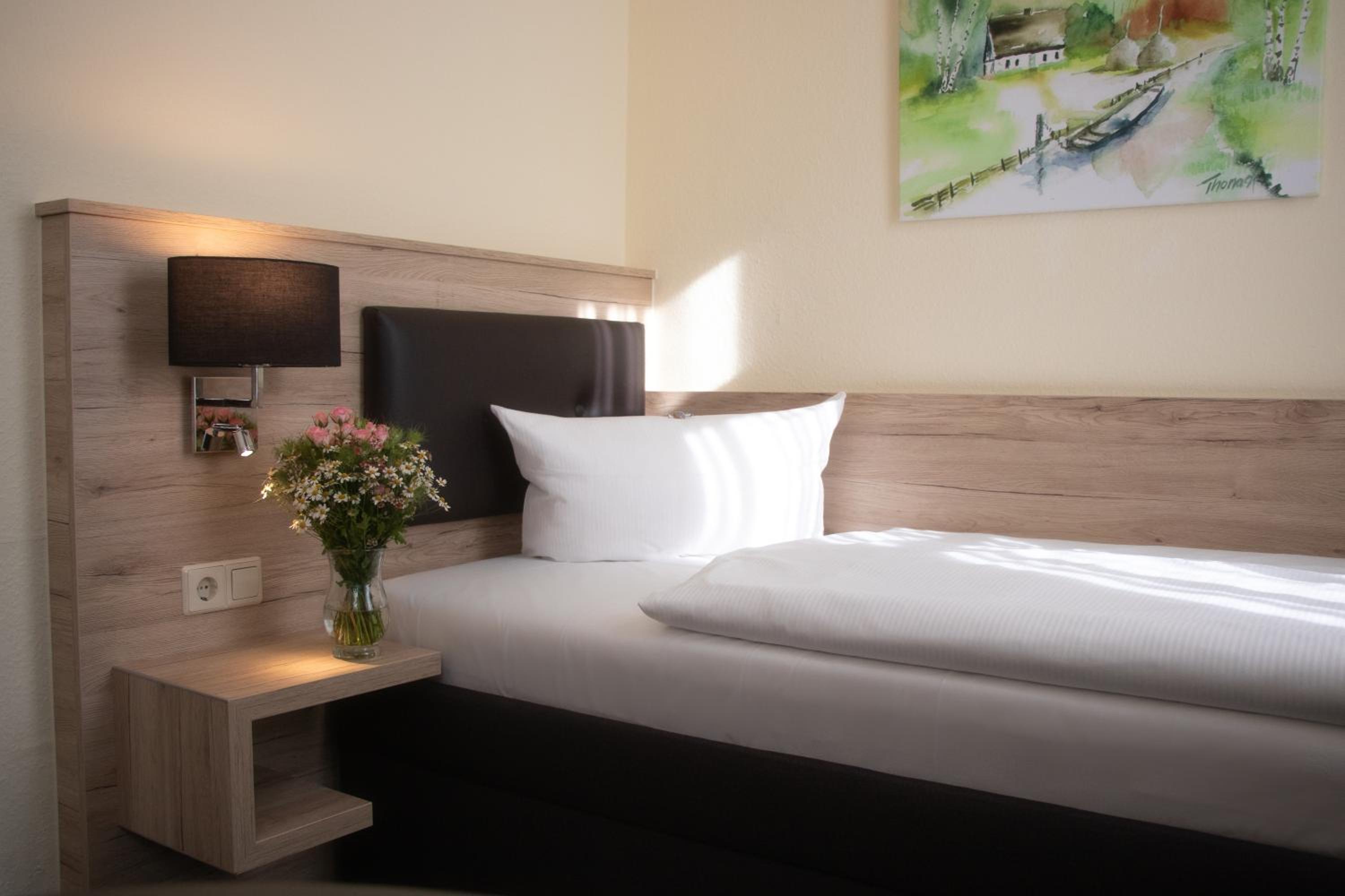Standard Twin Room (side of the street)