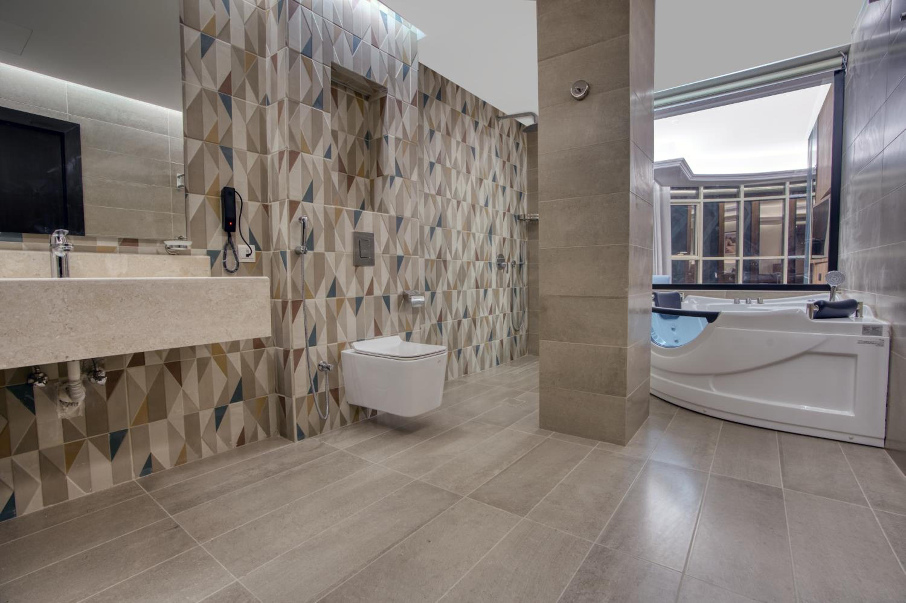 Executive Suite - Photo 7