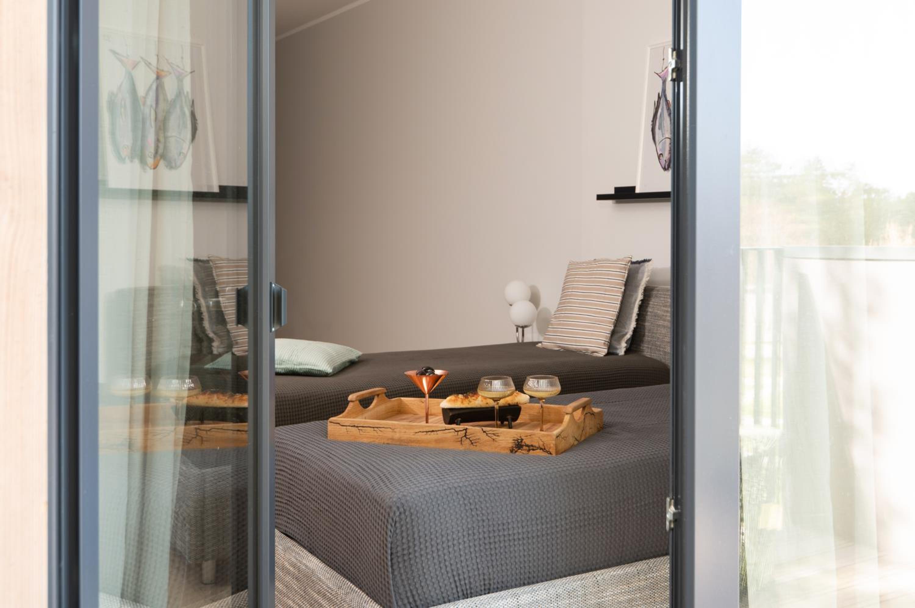 Studio Apartment With Balcony photo 2