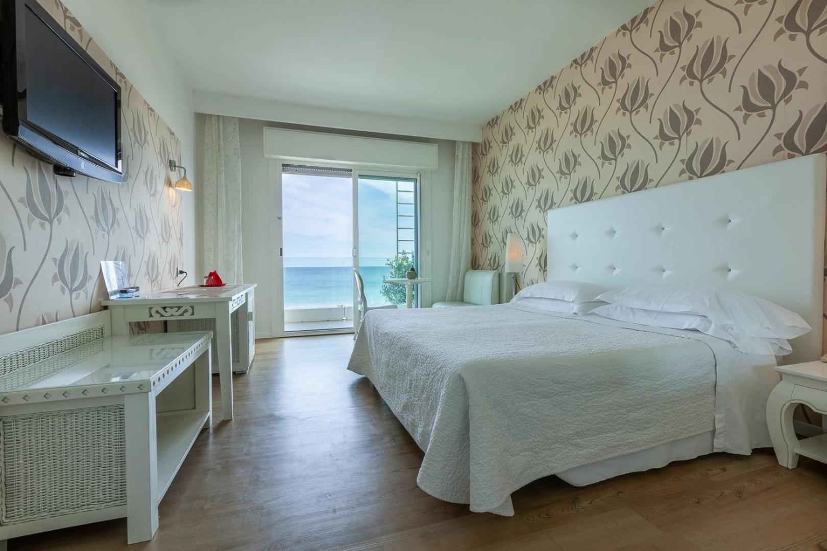 Standard Room Sea Front - Photo 4