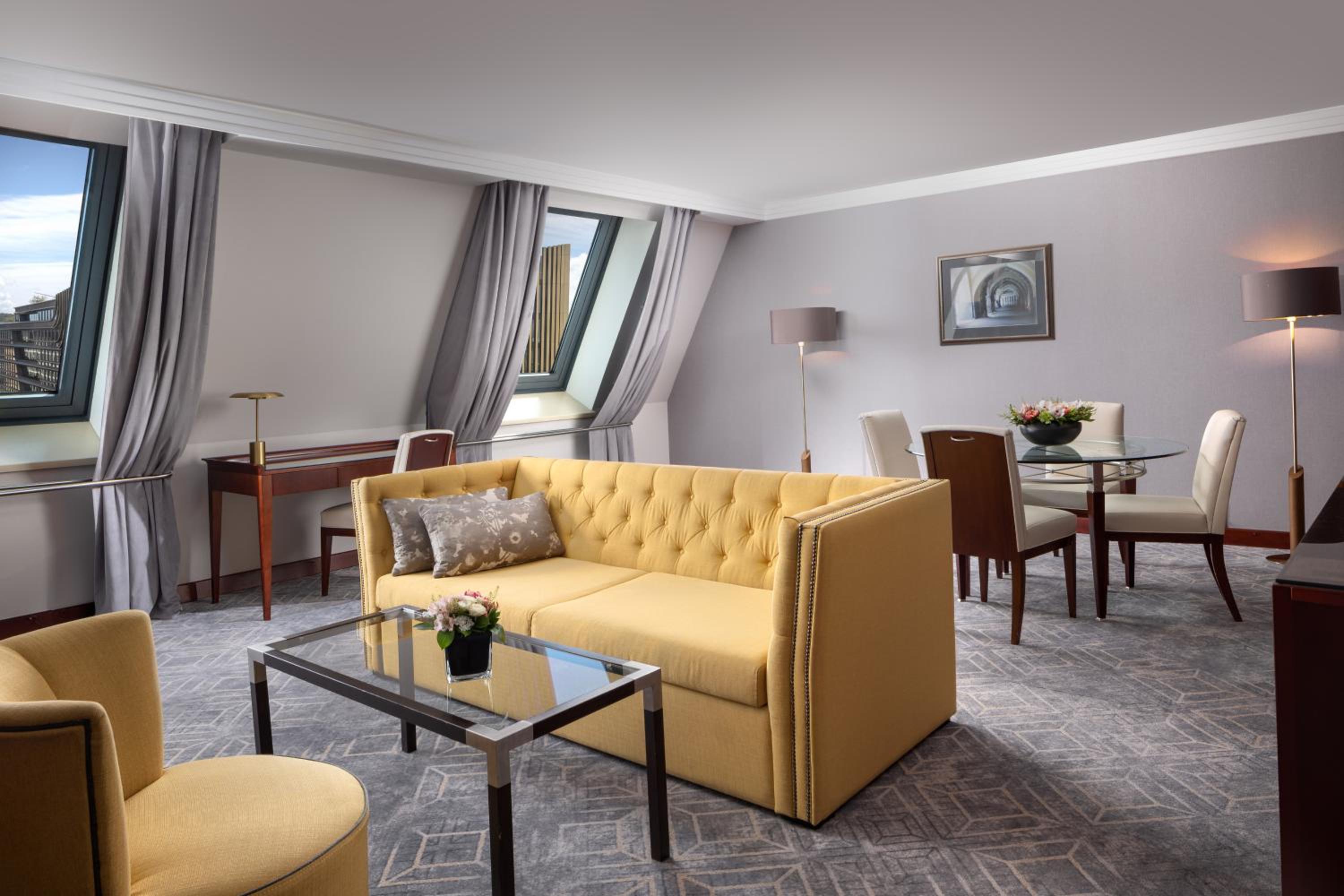 King Governor Suite