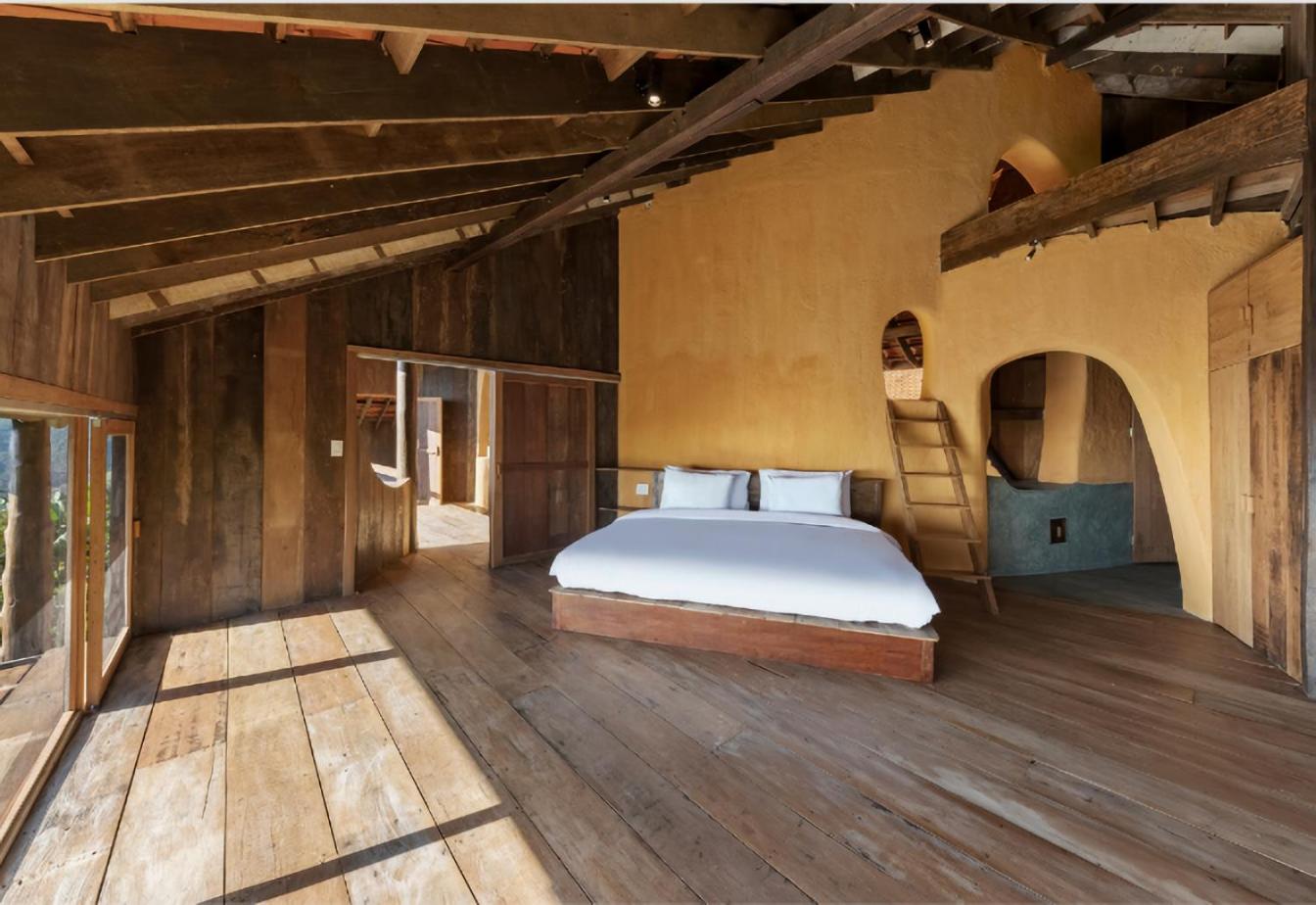 Four-Bedroom House - Photo 1