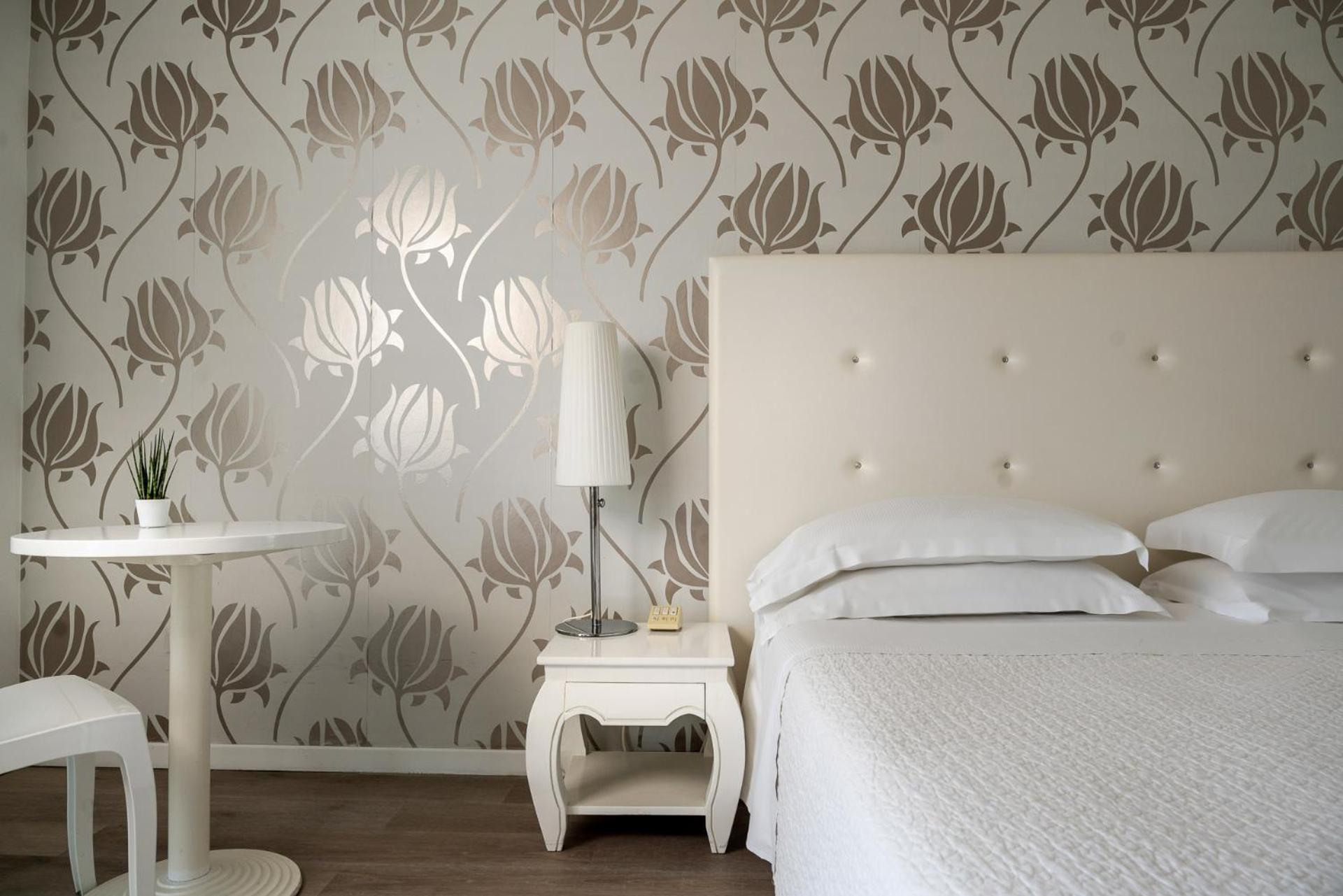 Double Room with Street View - Photo 12