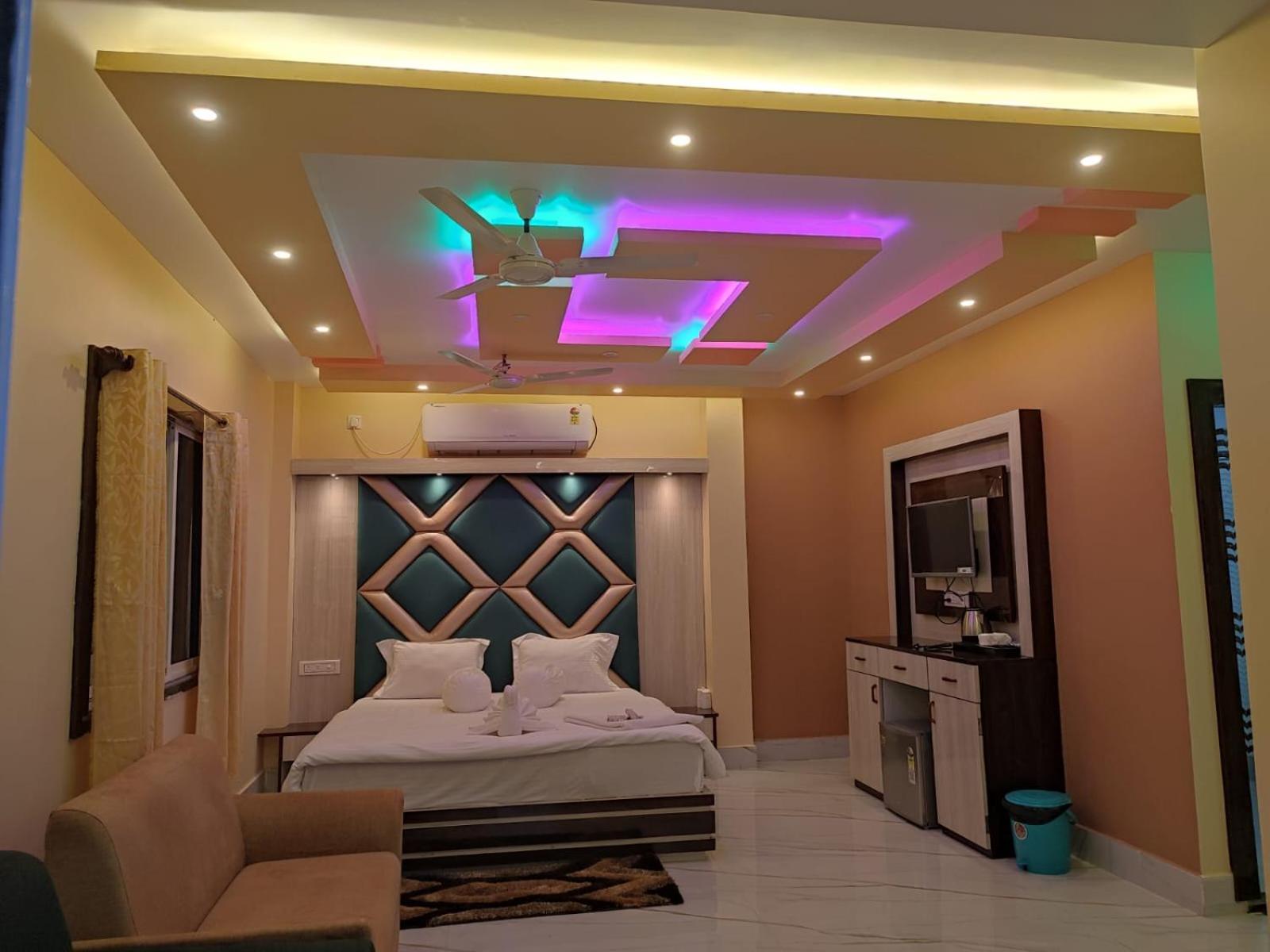Junior Suite with Pool View photo 2