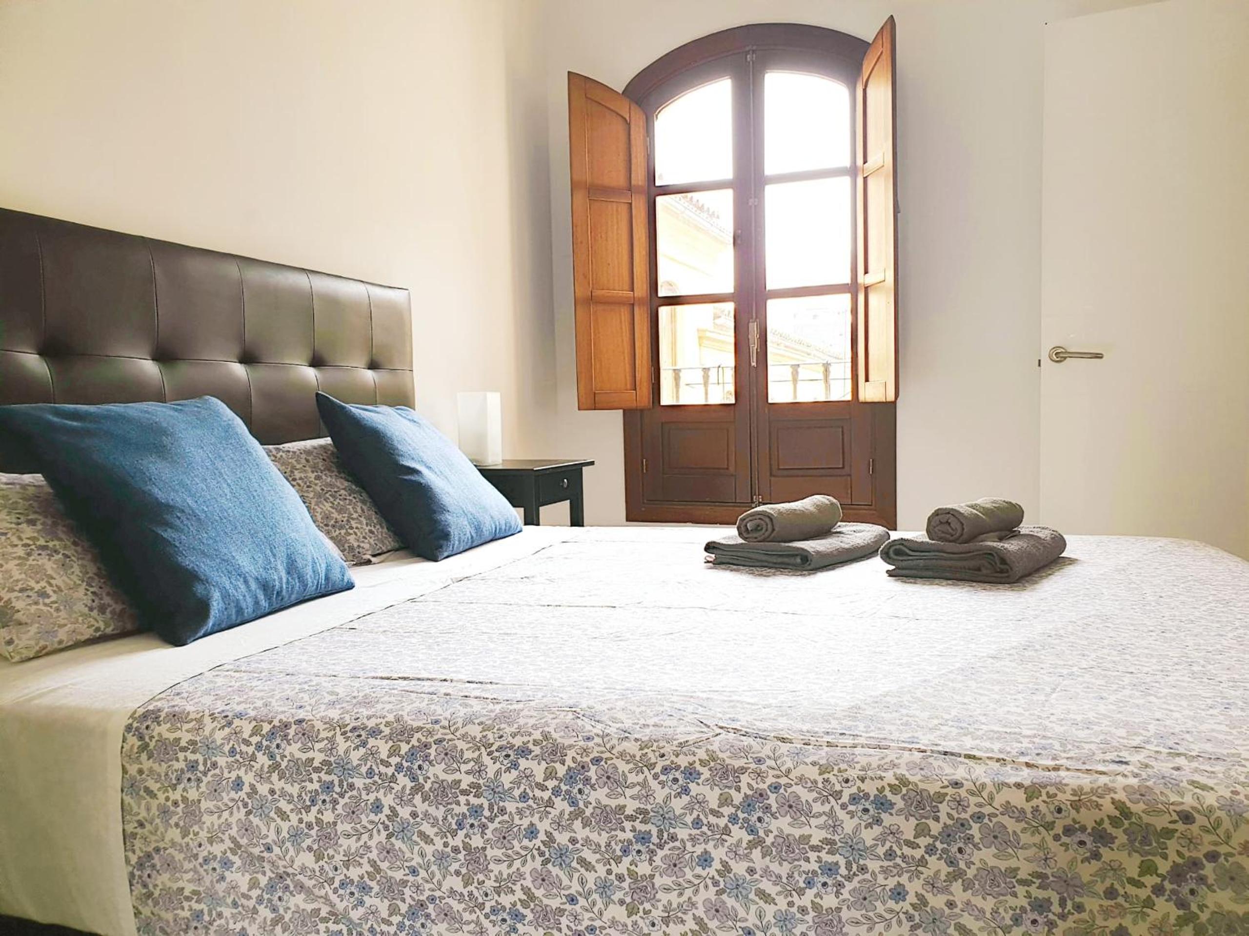 Apartamento de dos habitaciones con balcón