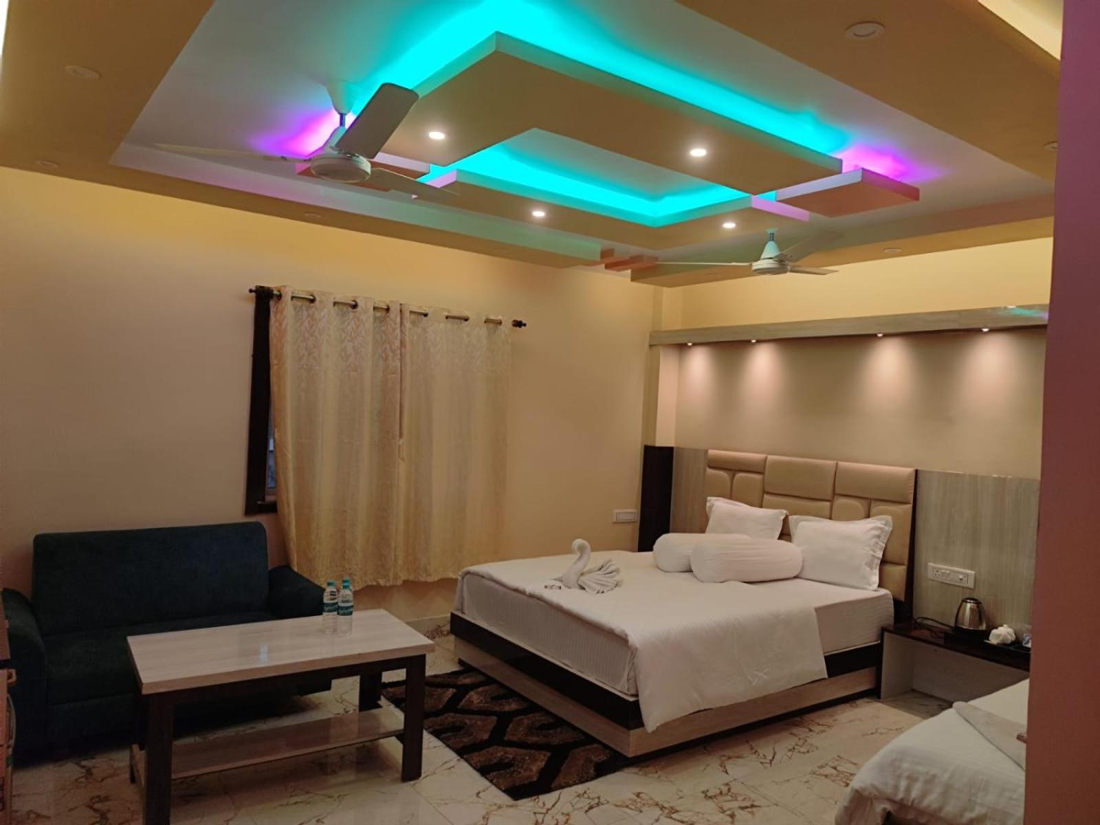 Triple Room with Pool View photo 3