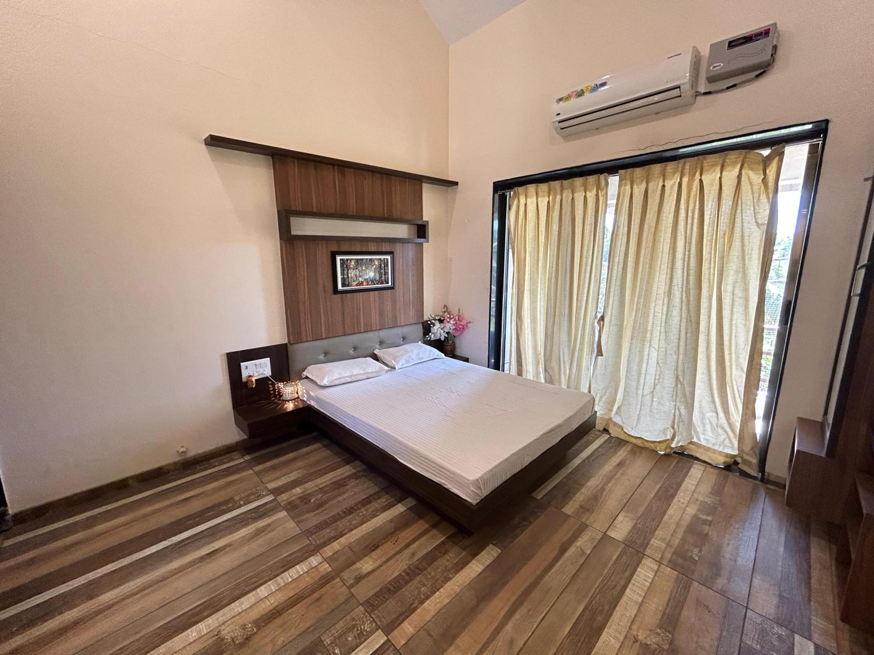 Deluxe King Room photo 3