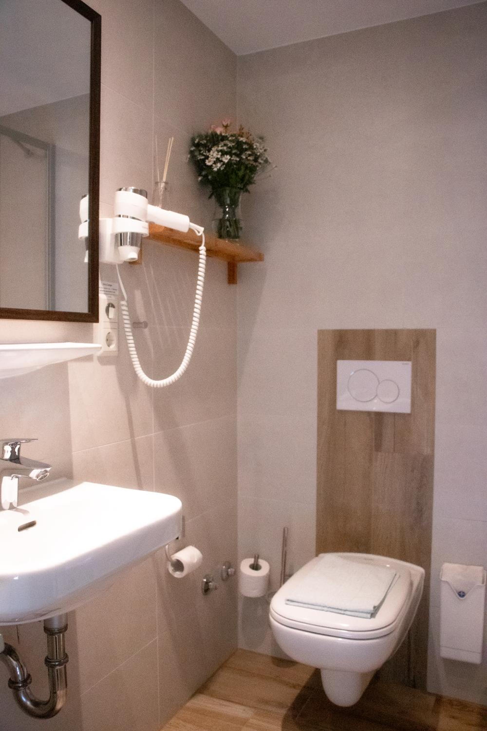 Standard Double Room (side of the street) photo 3