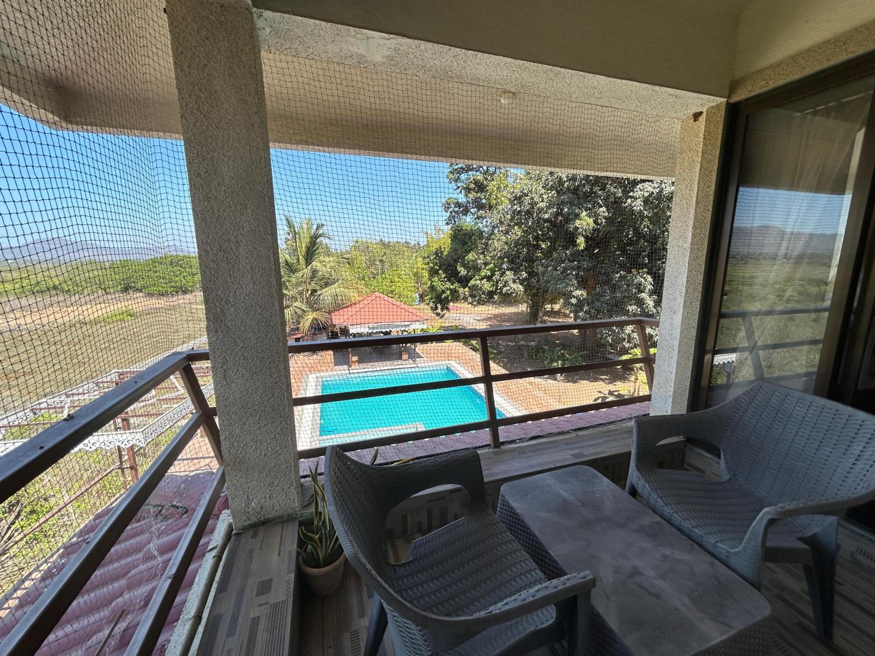 Double Room With Pool View photo 2