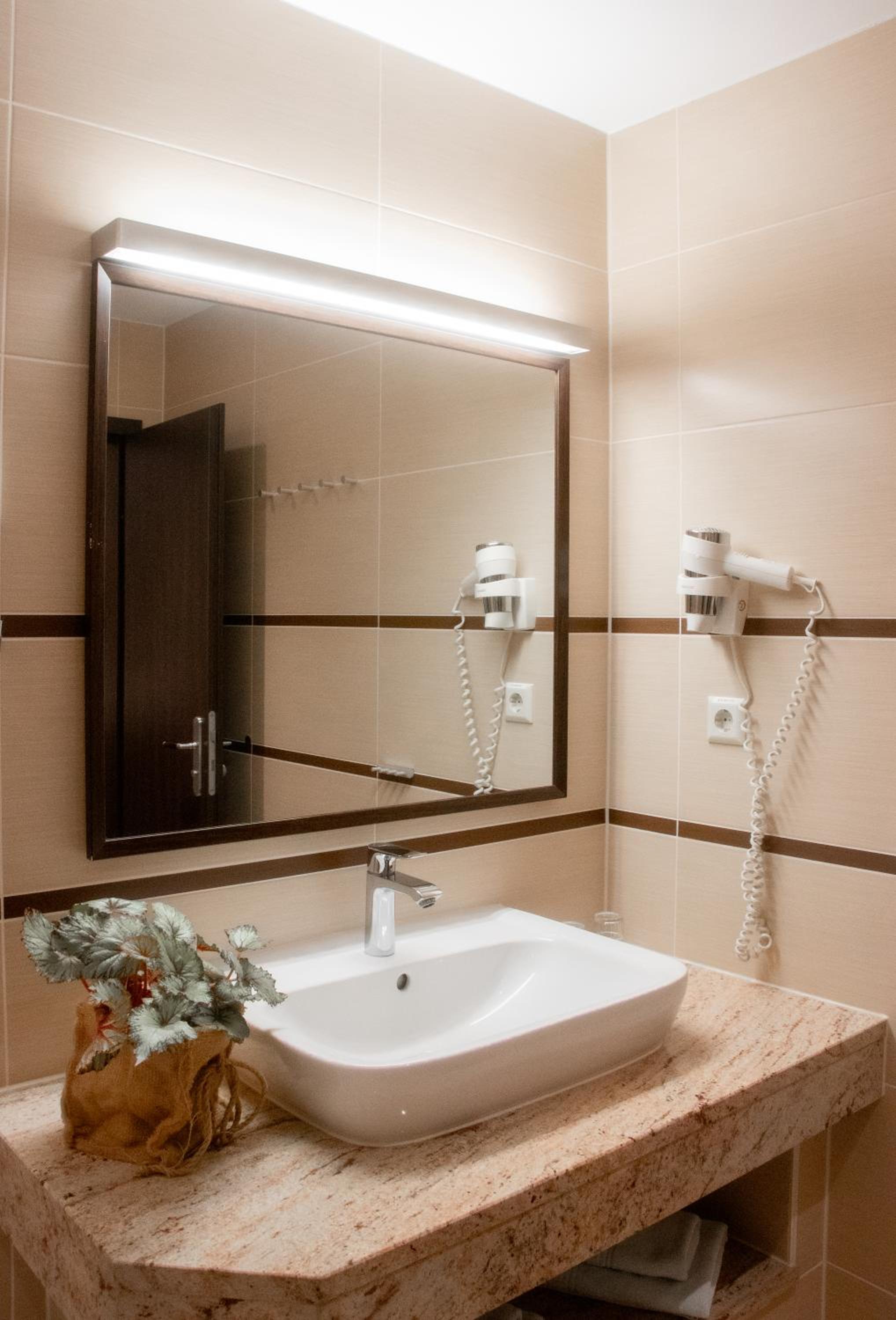 Deluxe Double Room with Balcony photo 2