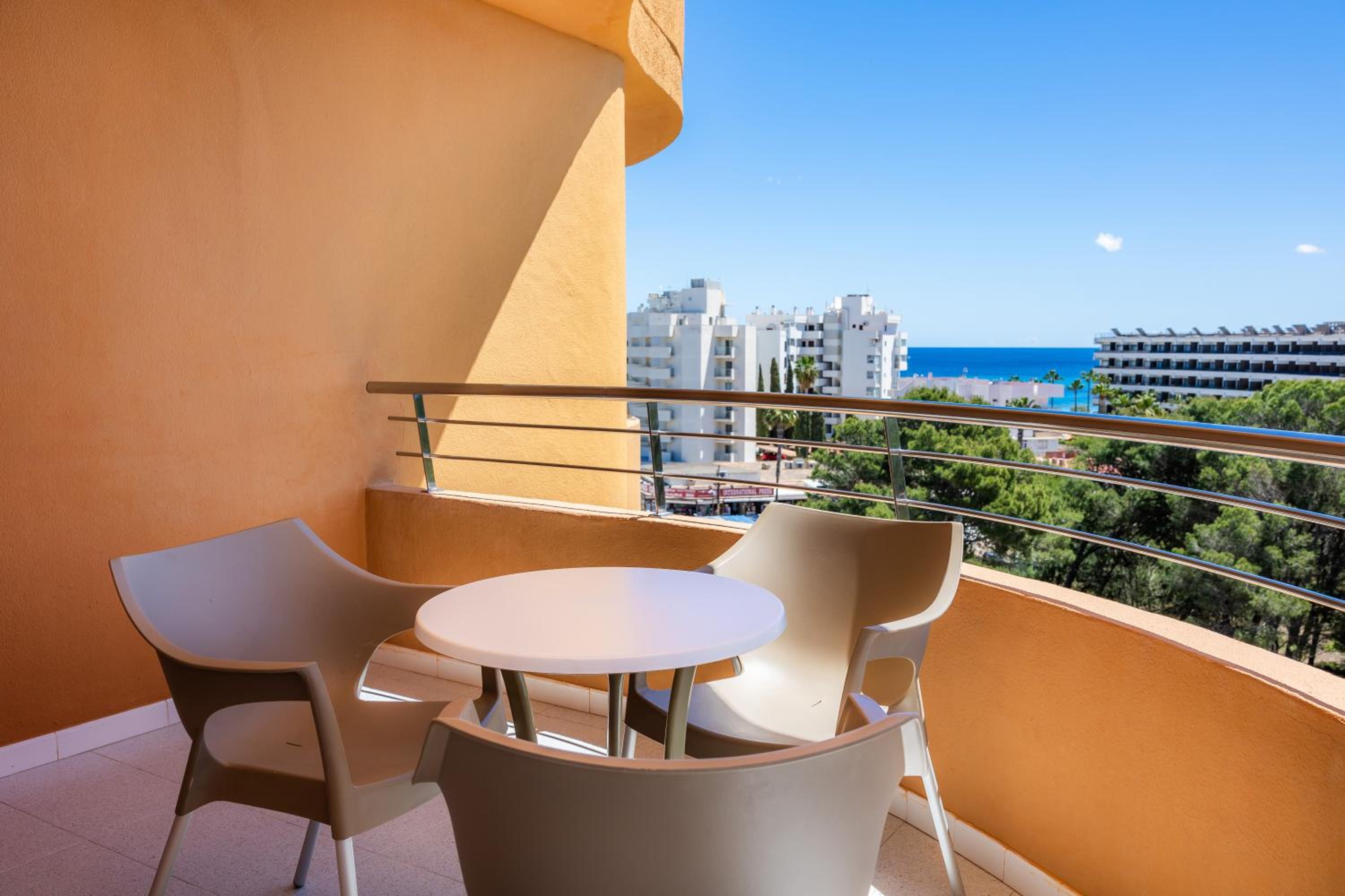 Junior Suite with Balcony thumbnail 5
