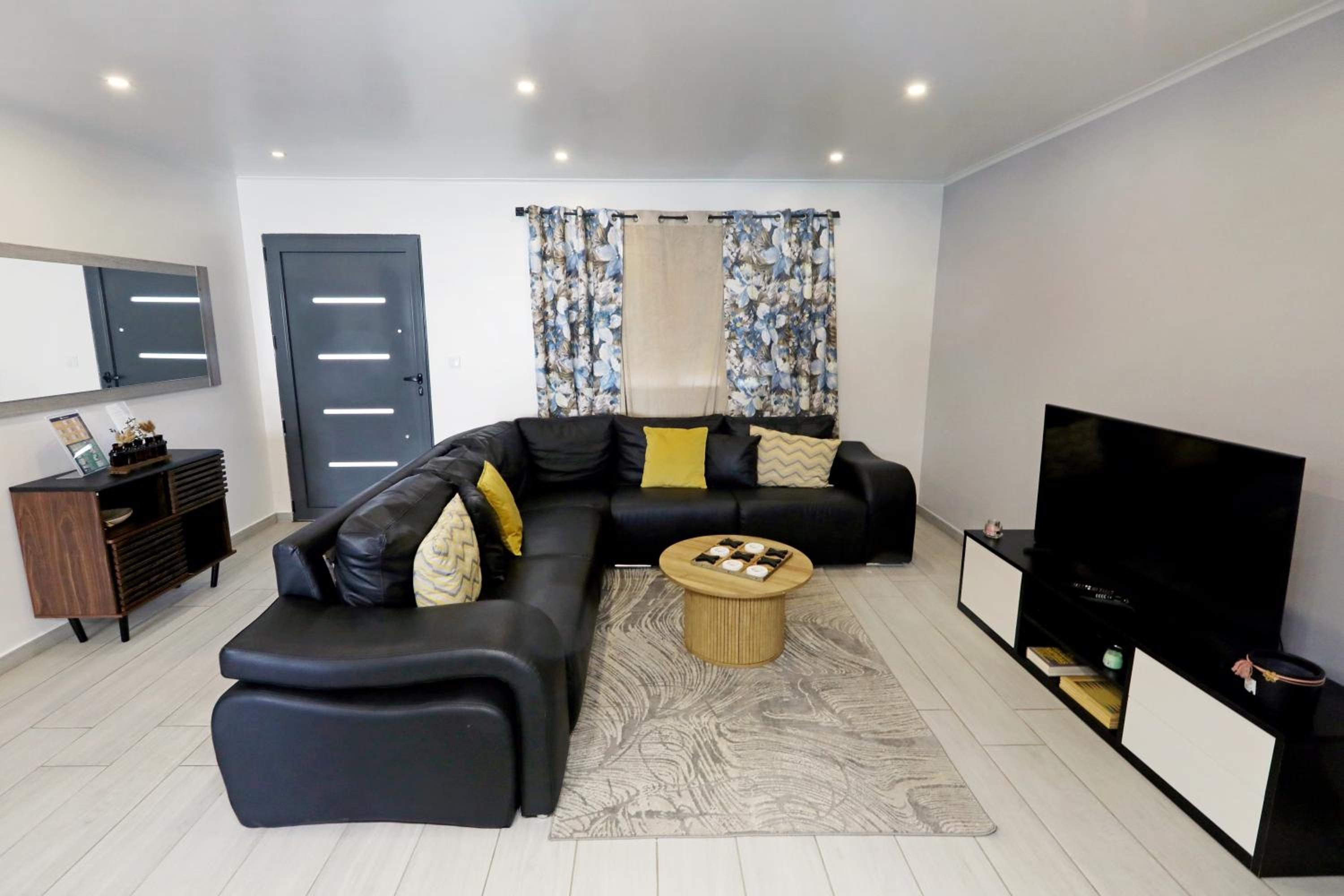 Two-Bedroom House photo 3