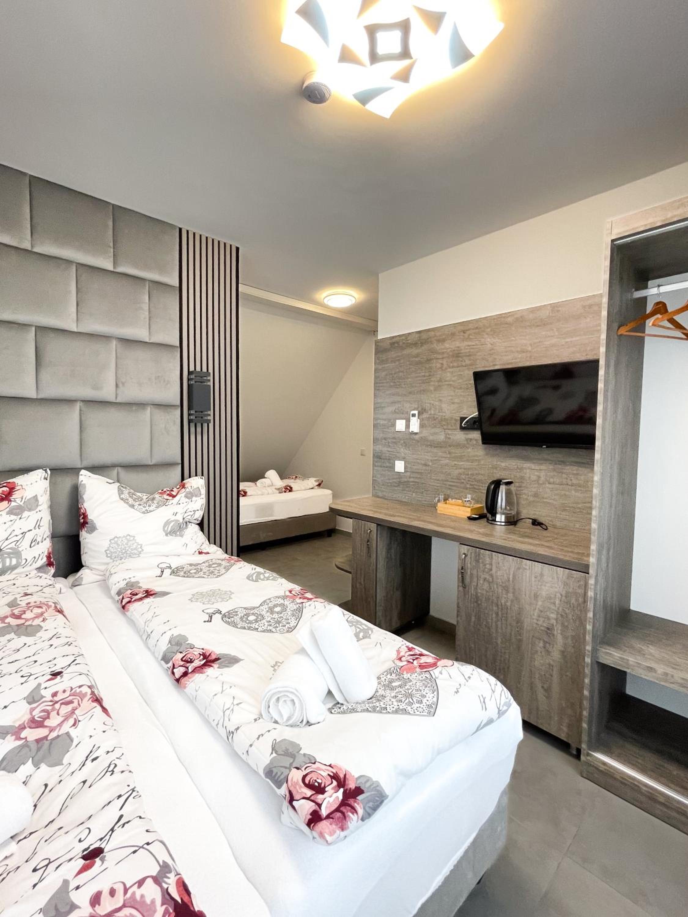Triple Room with Private Bathroom photo 1