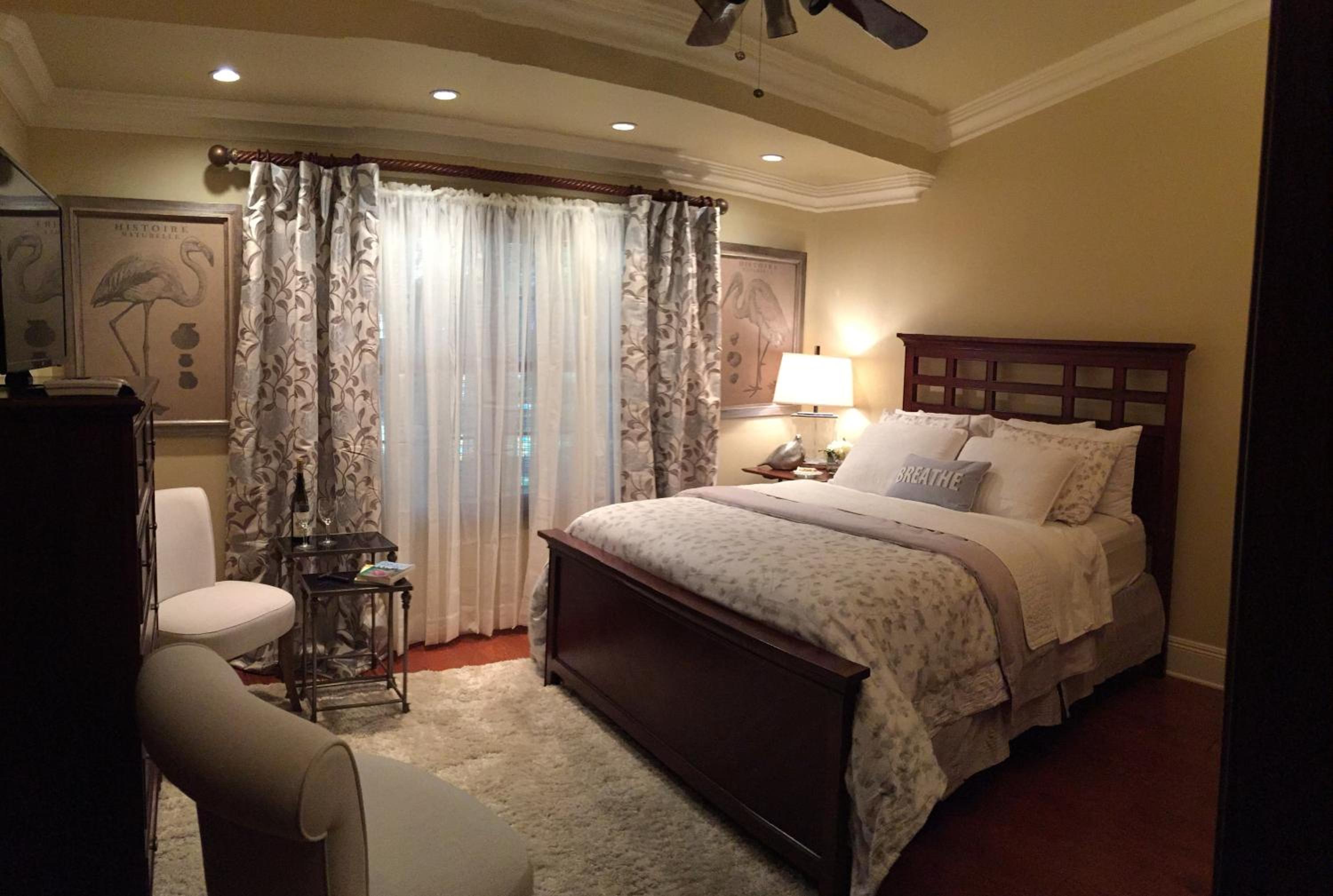 Deluxe Queen Suite photo 1