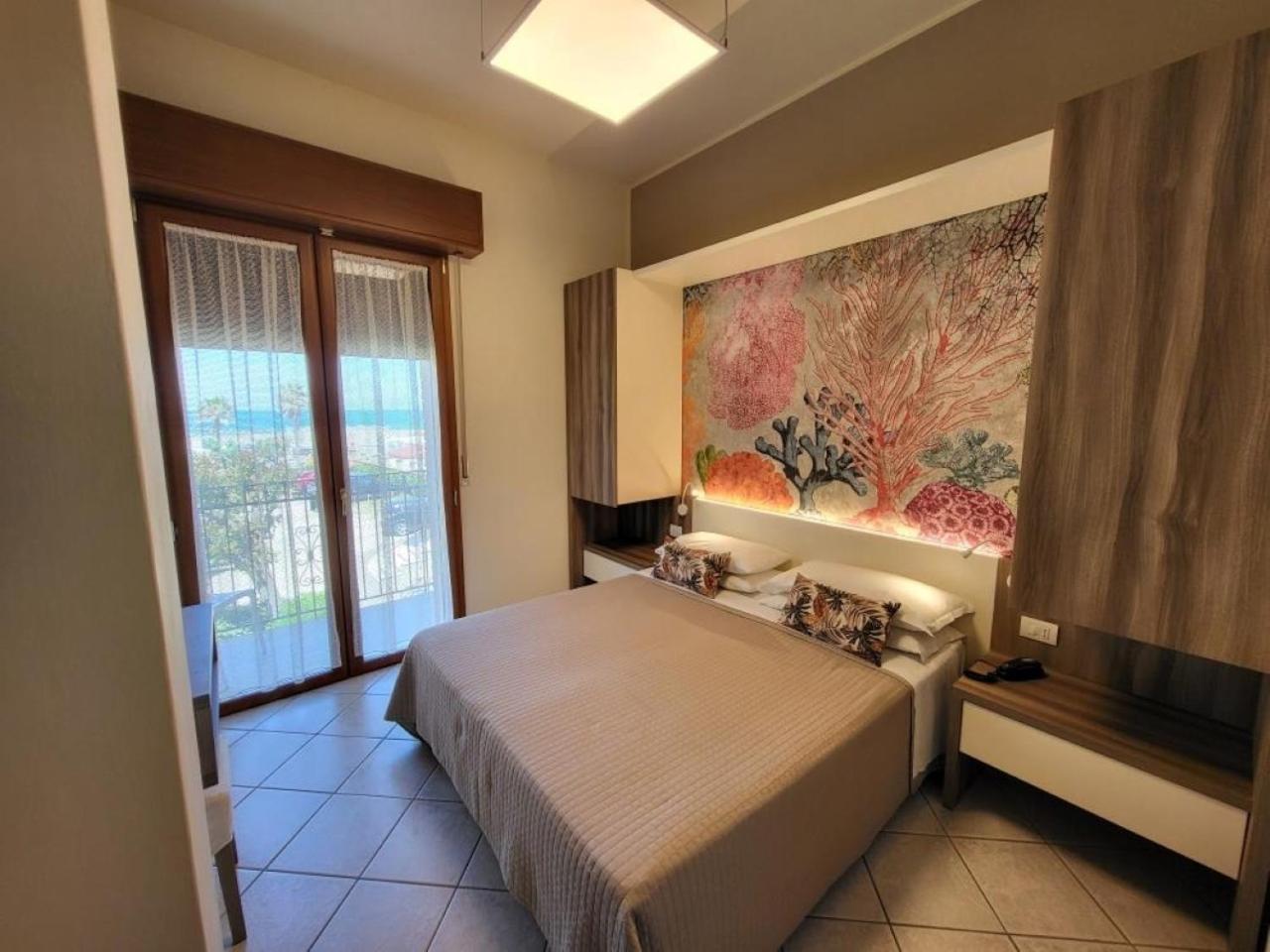 Double or Twin Room with Sea View
