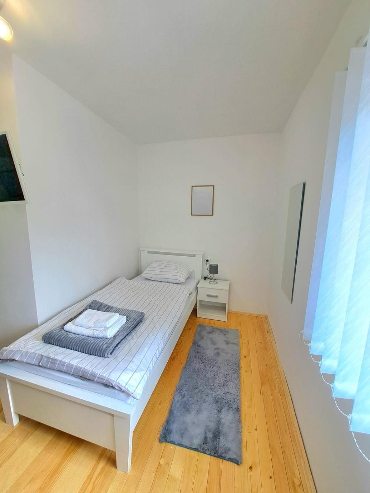 Twin Room with Extra Bed photo 2