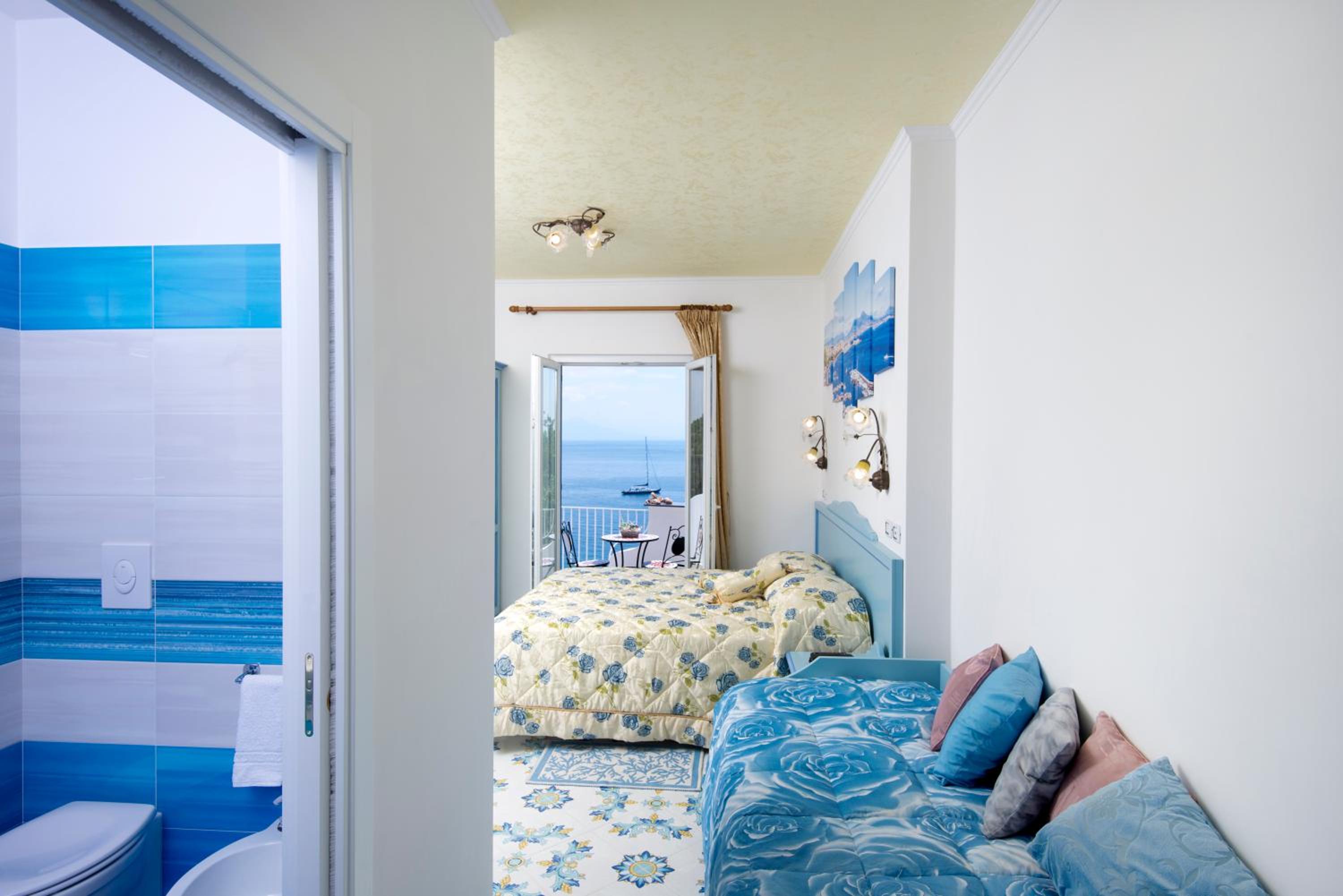 Superior Triple Room with Sea View - Photo 1