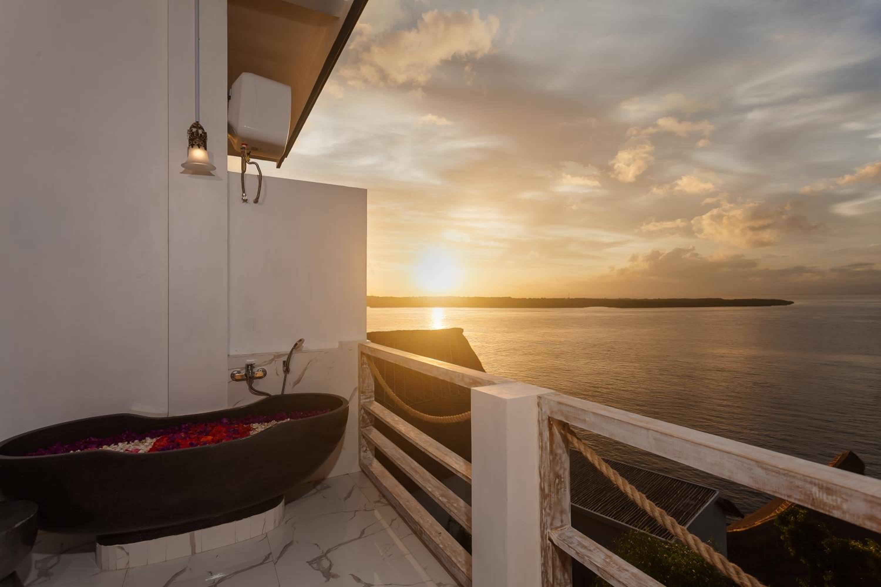 Suite with Ocean View - Photo 3