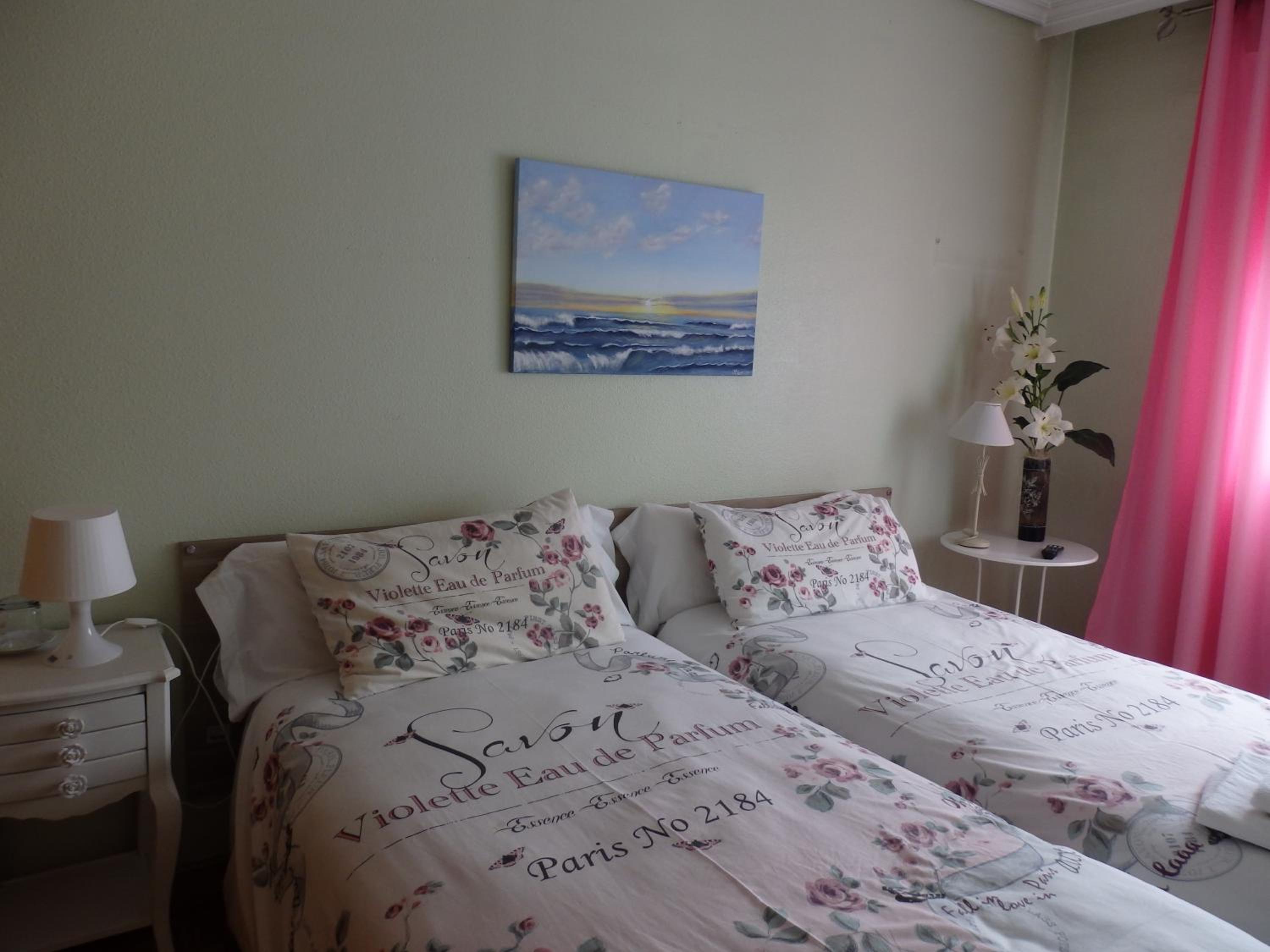 Twin Room with Shared Bathroom photo 2