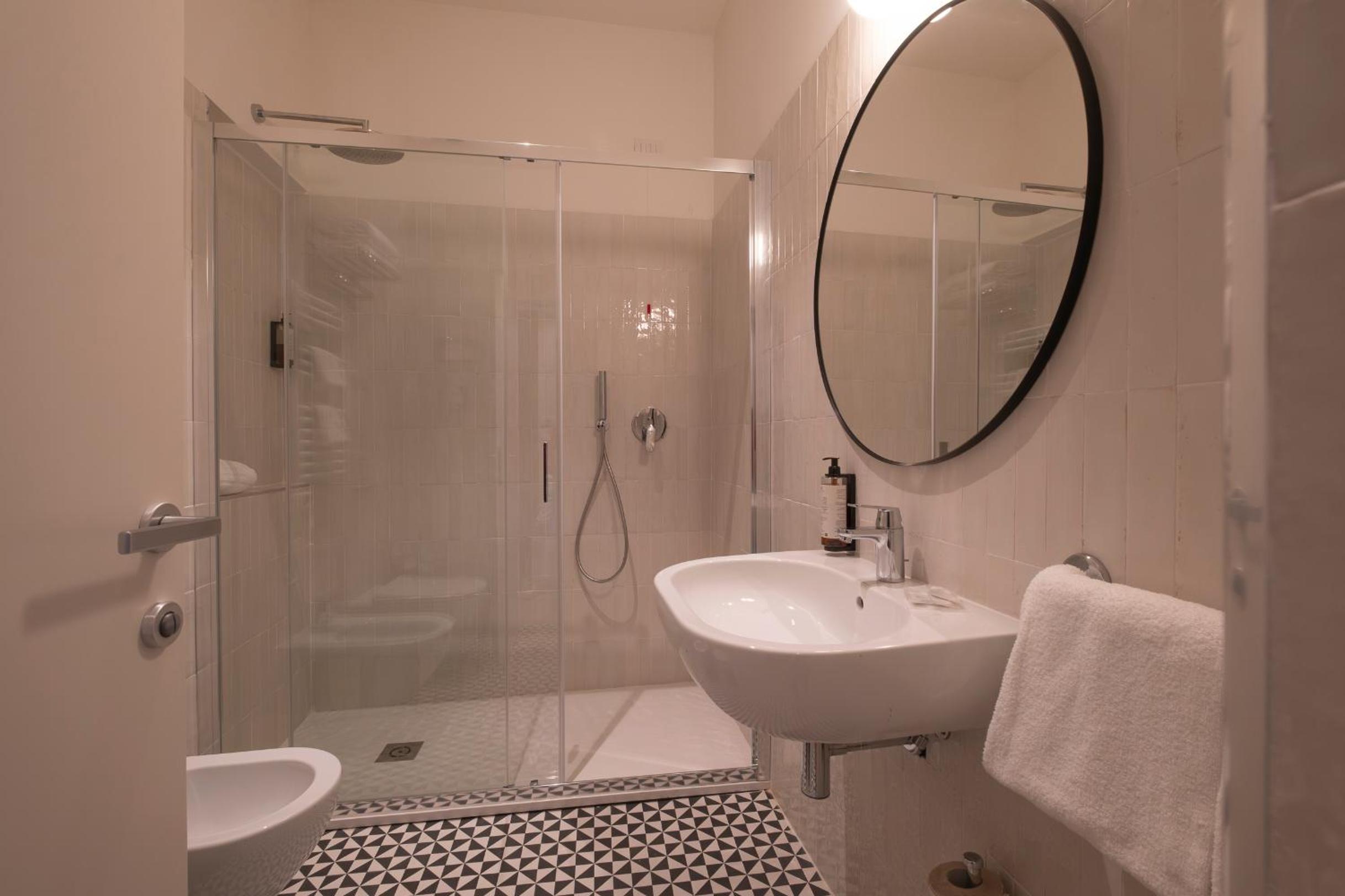 Economy Double Room - Photo 15