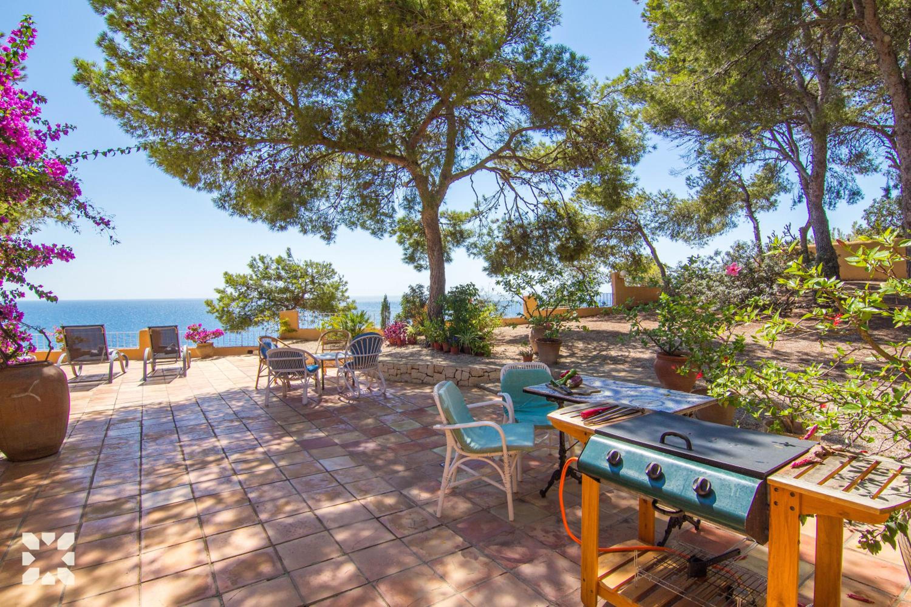 Villa photo 2