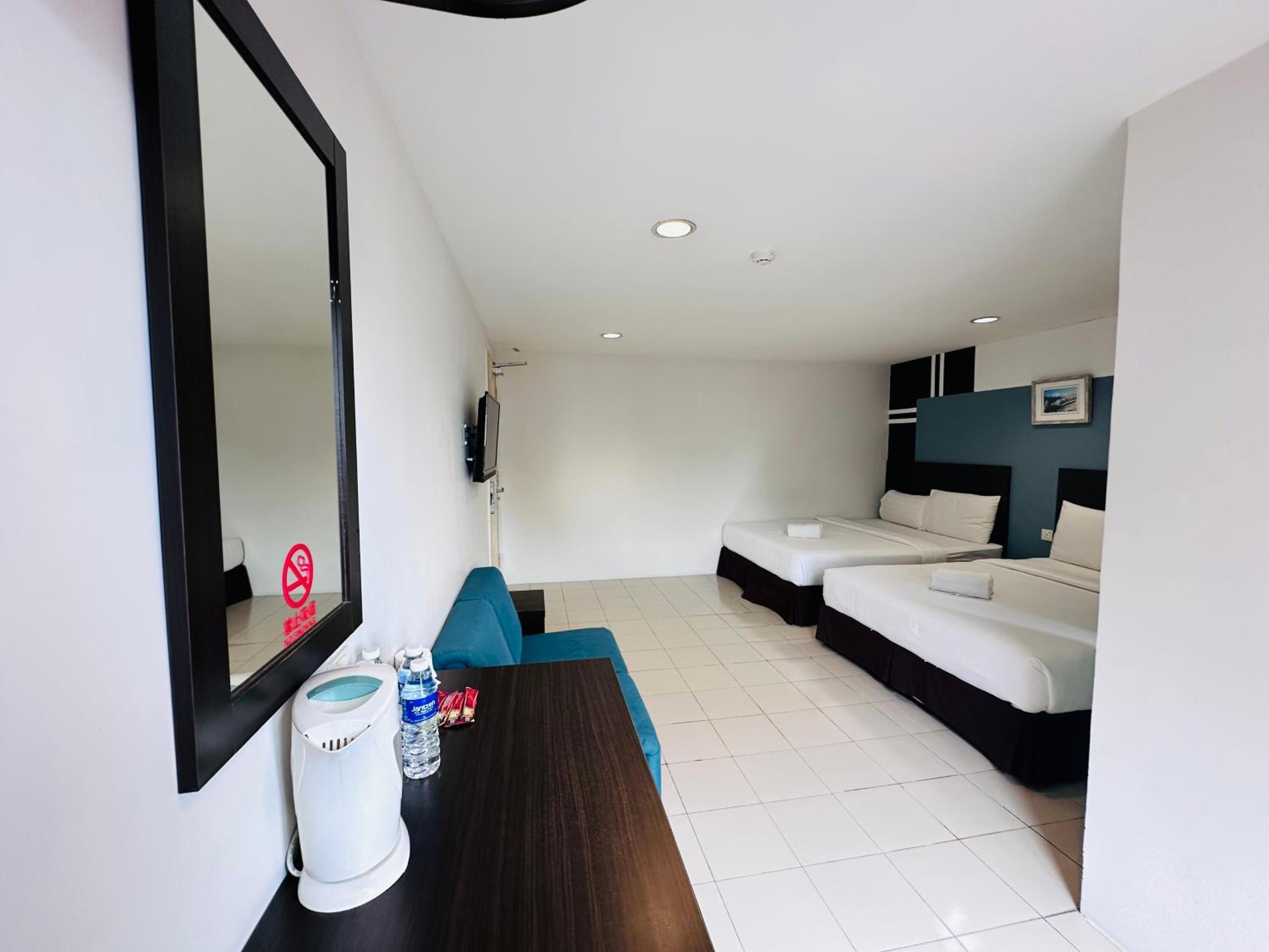 Deluxe Family Suite photo 1