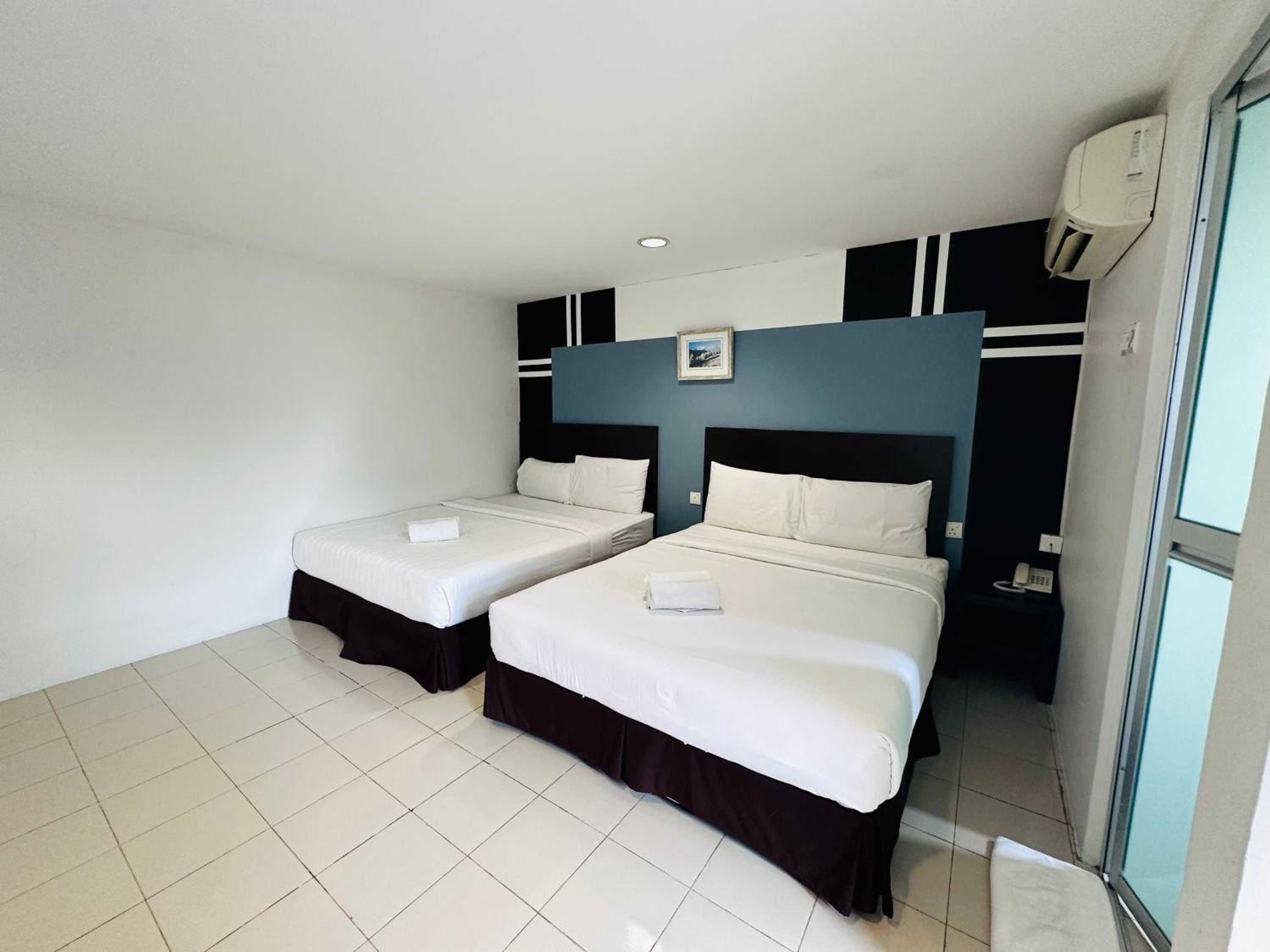Deluxe Family Suite photo 2