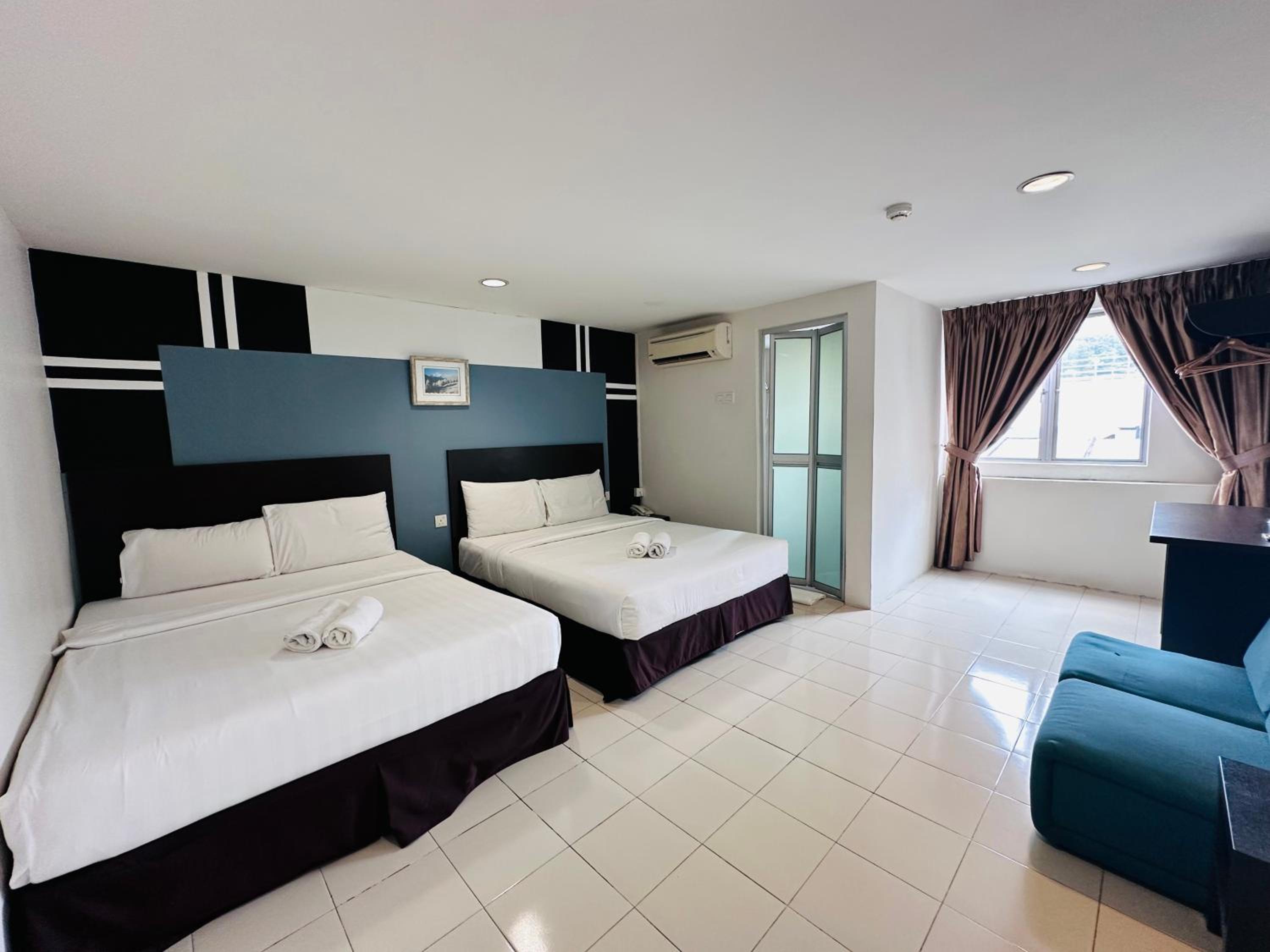 Deluxe Family Suite photo 3