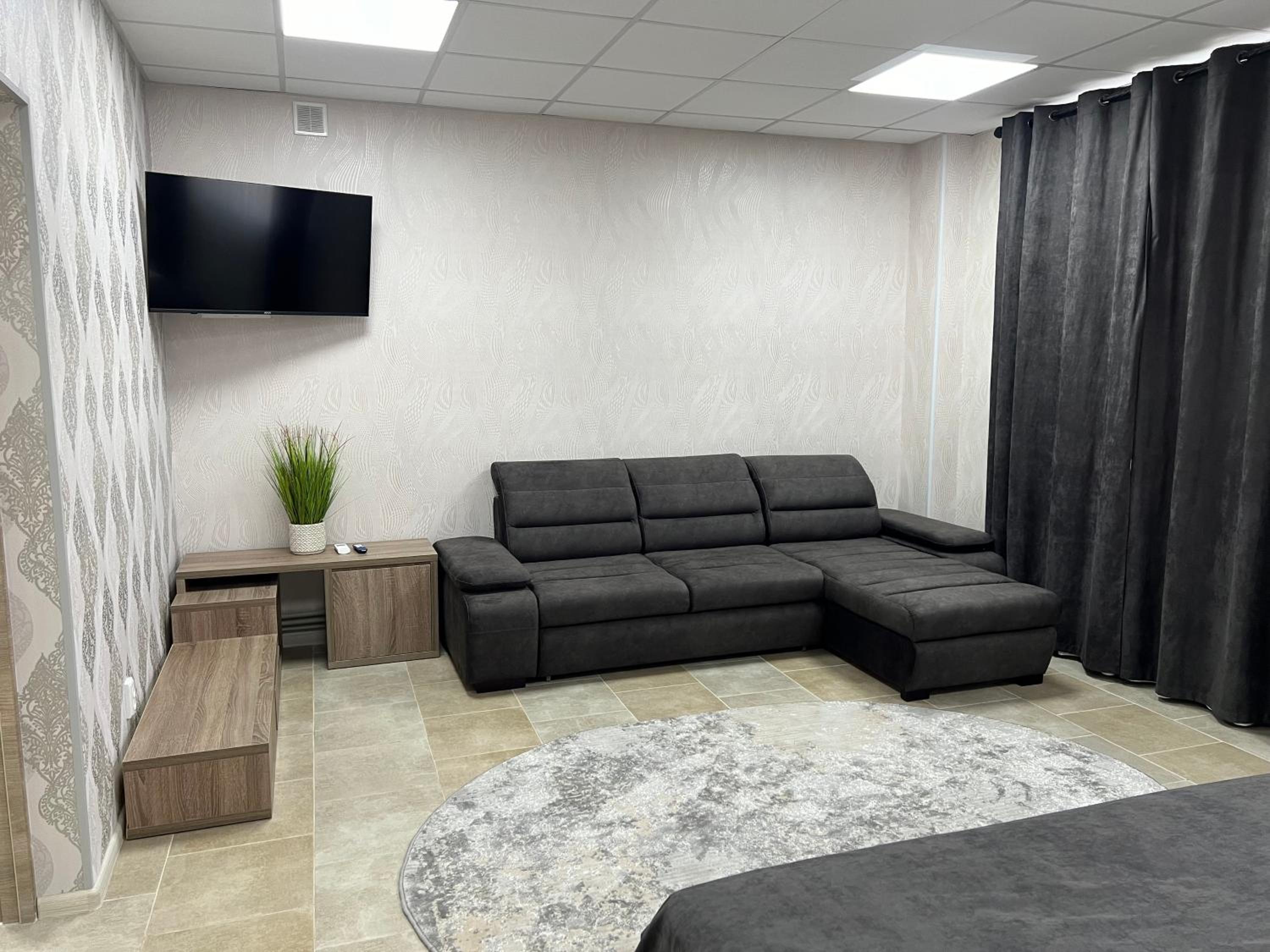 Superior Family Room photo 1