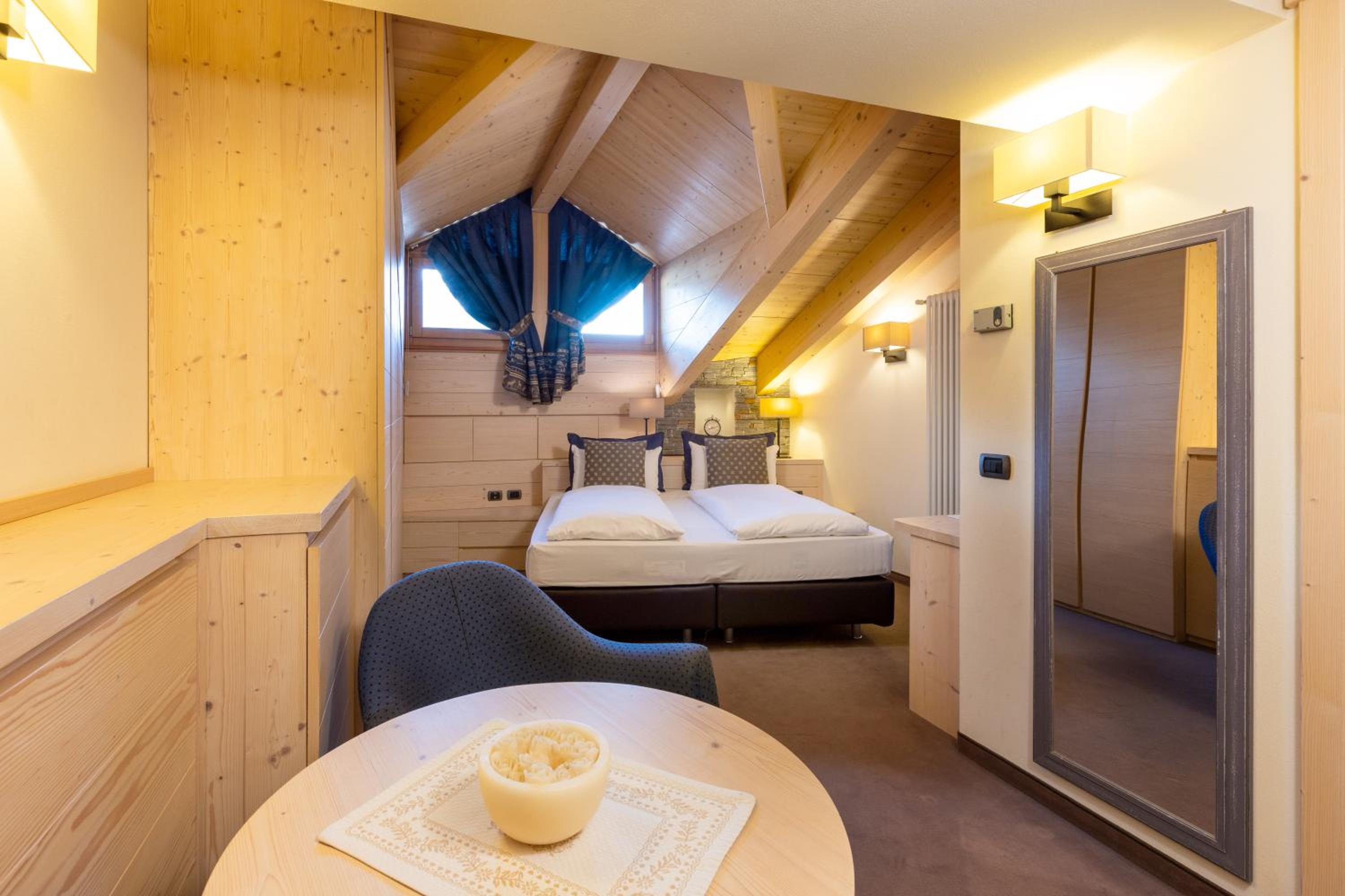 Deluxe Double or Twin Room