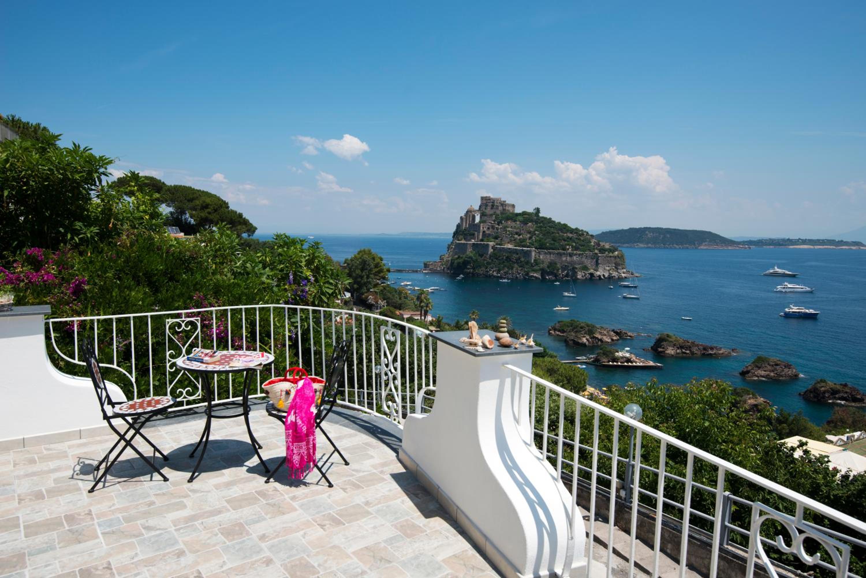 Superior Triple Room with Sea View - Photo 3