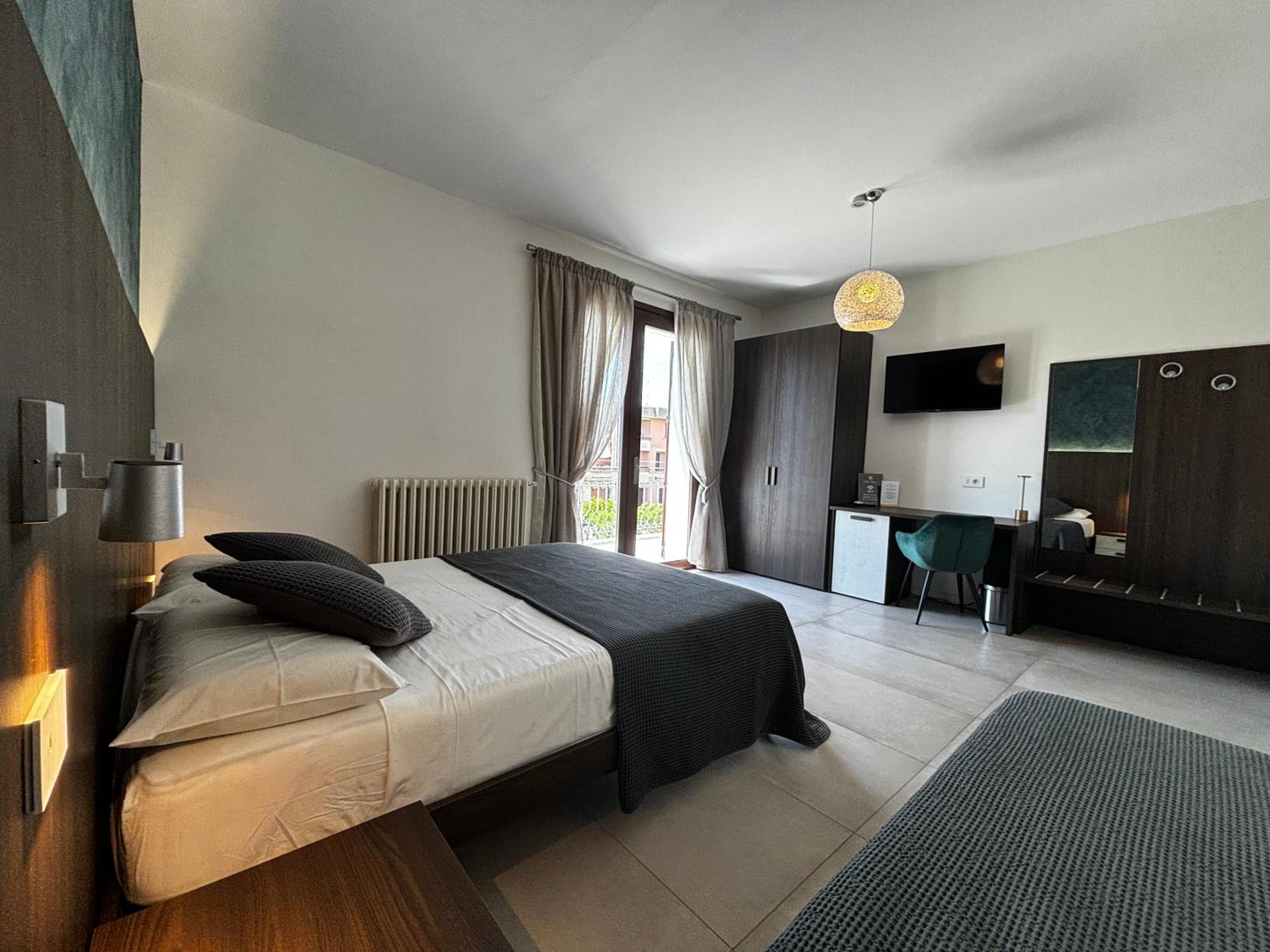 Triple Room with Private Bathroom - Photo 7