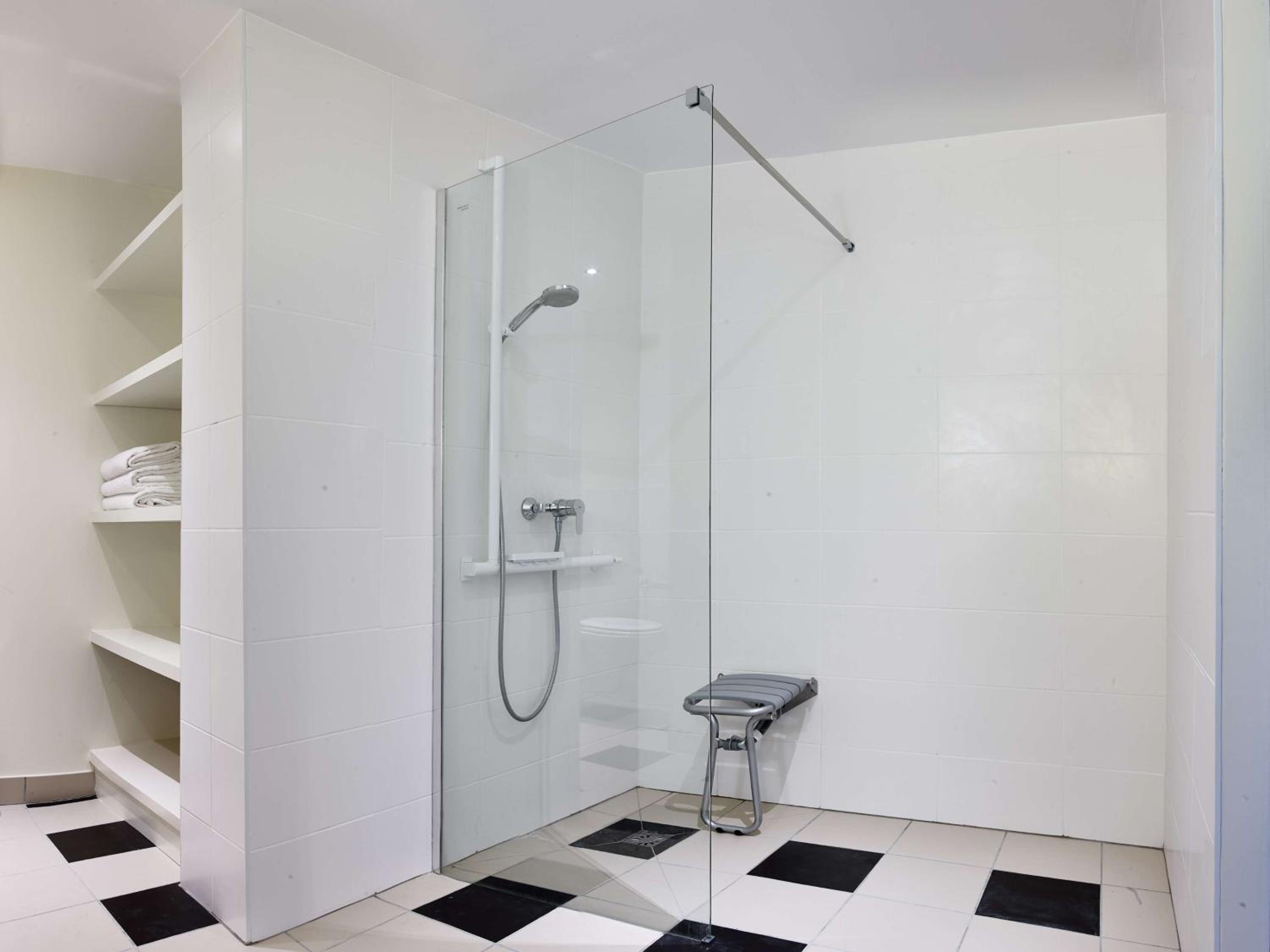 Standard Queen Room - Accessible - Photo 3