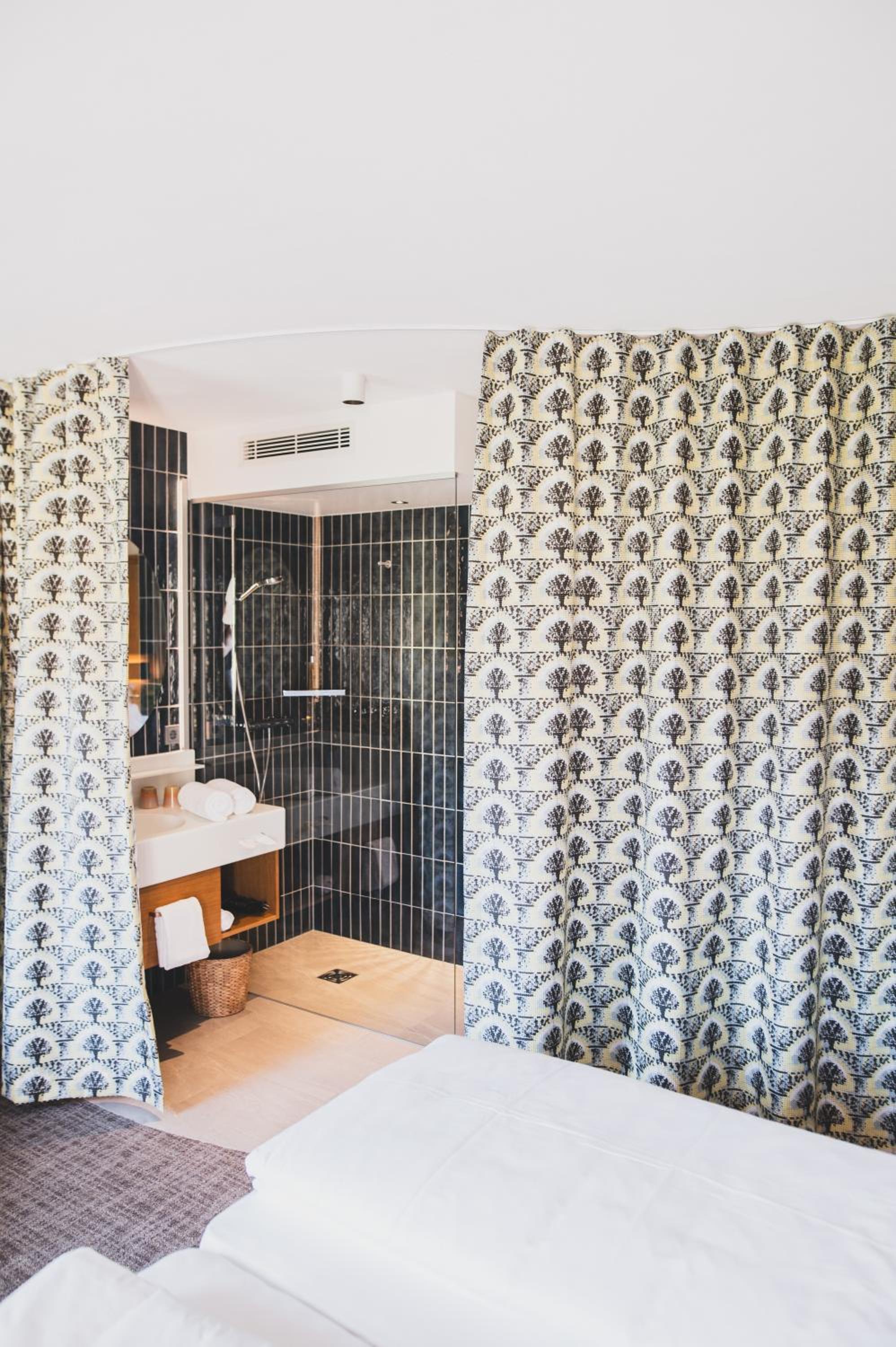 Double Room with Balcony - Photo 14