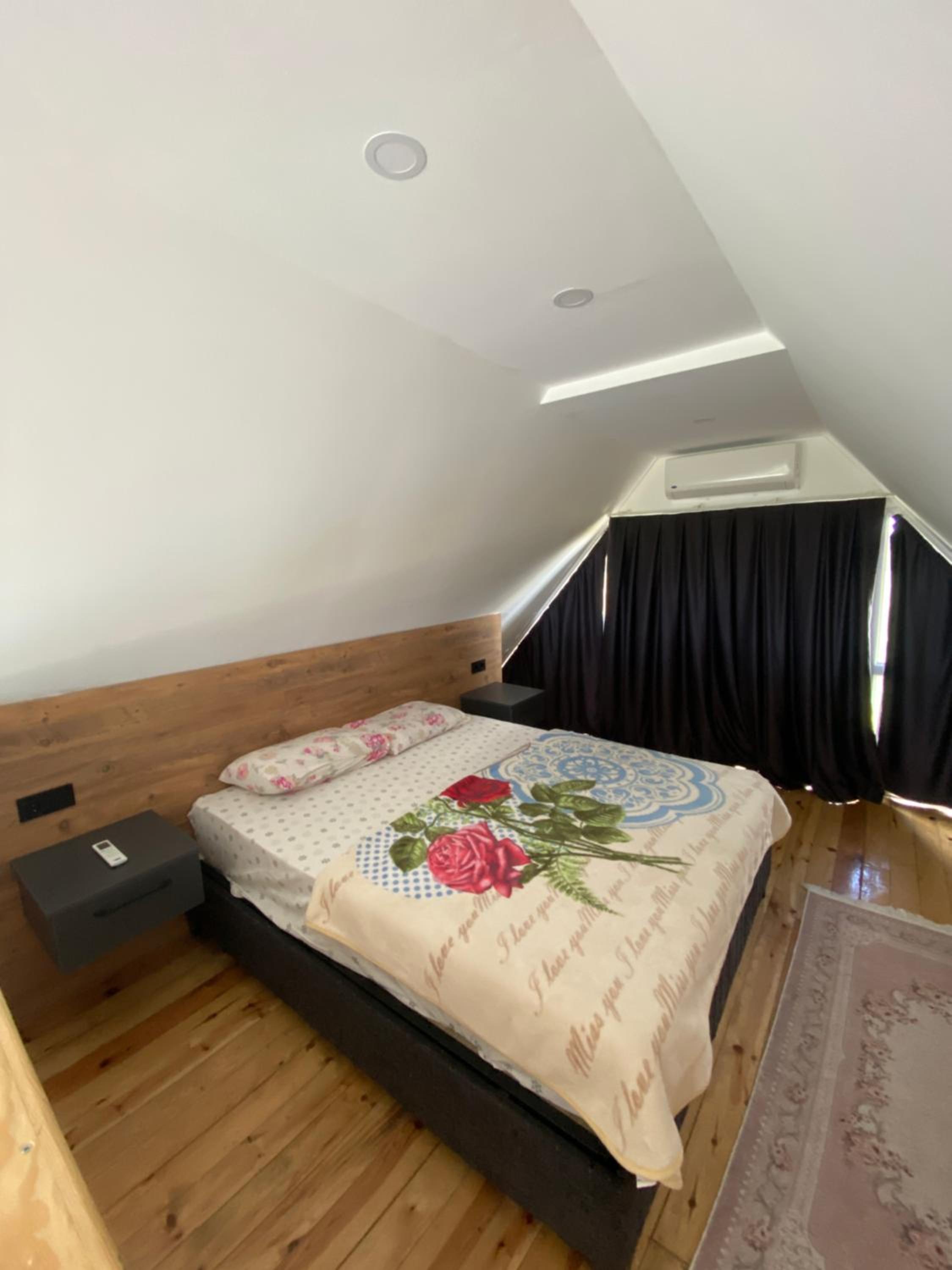 One-Bedroom House photo 1