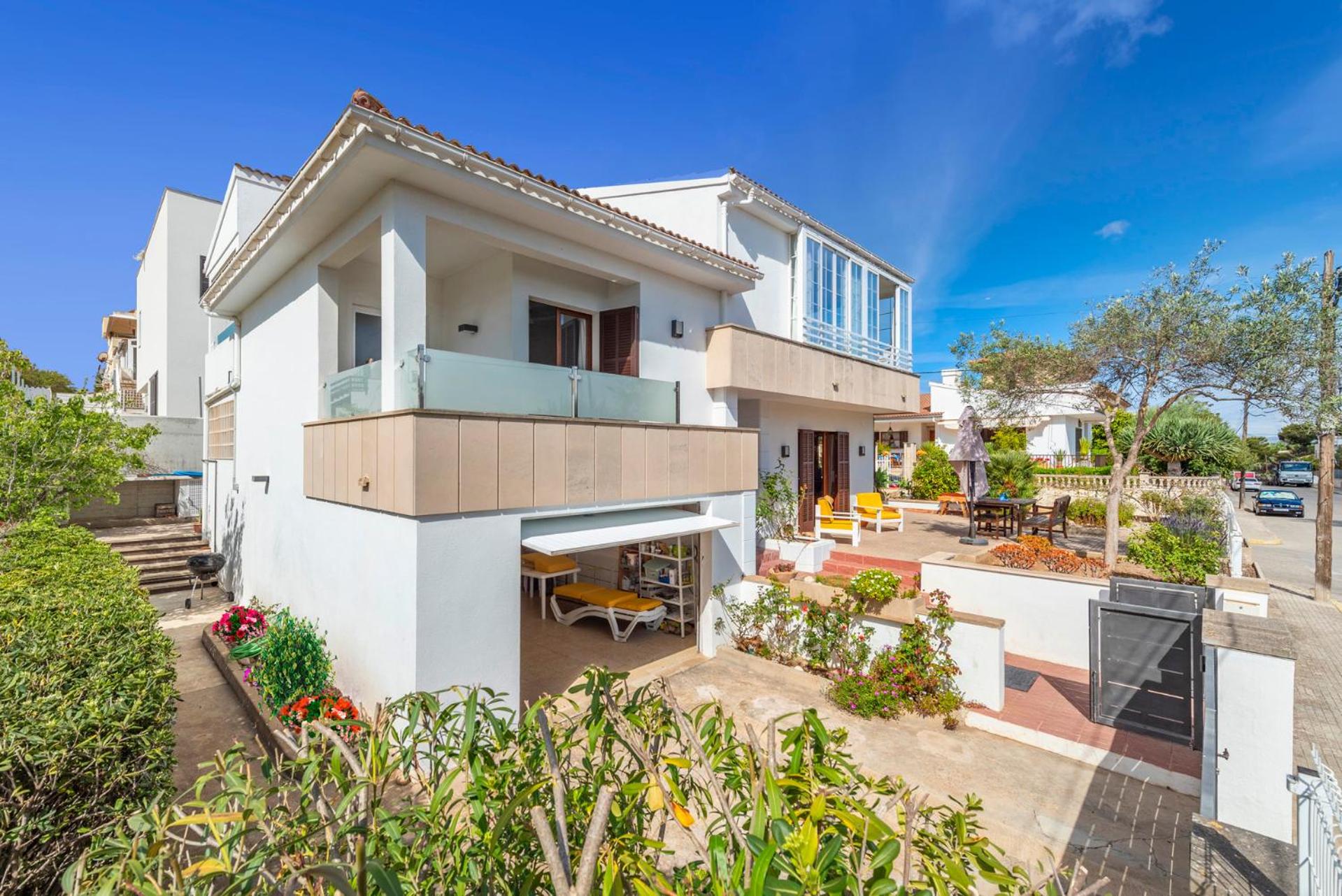 Villa photo 2