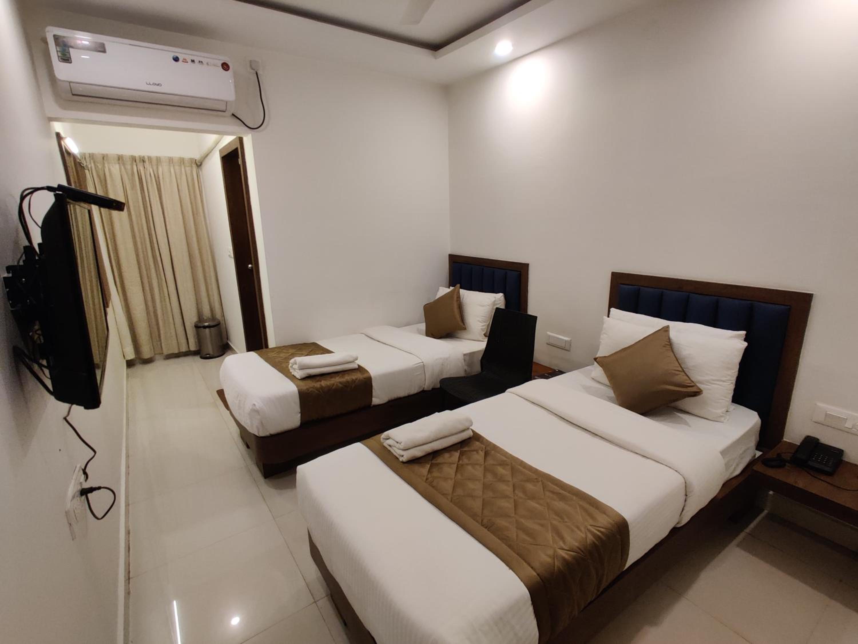 Standard Double Room - Photo 4