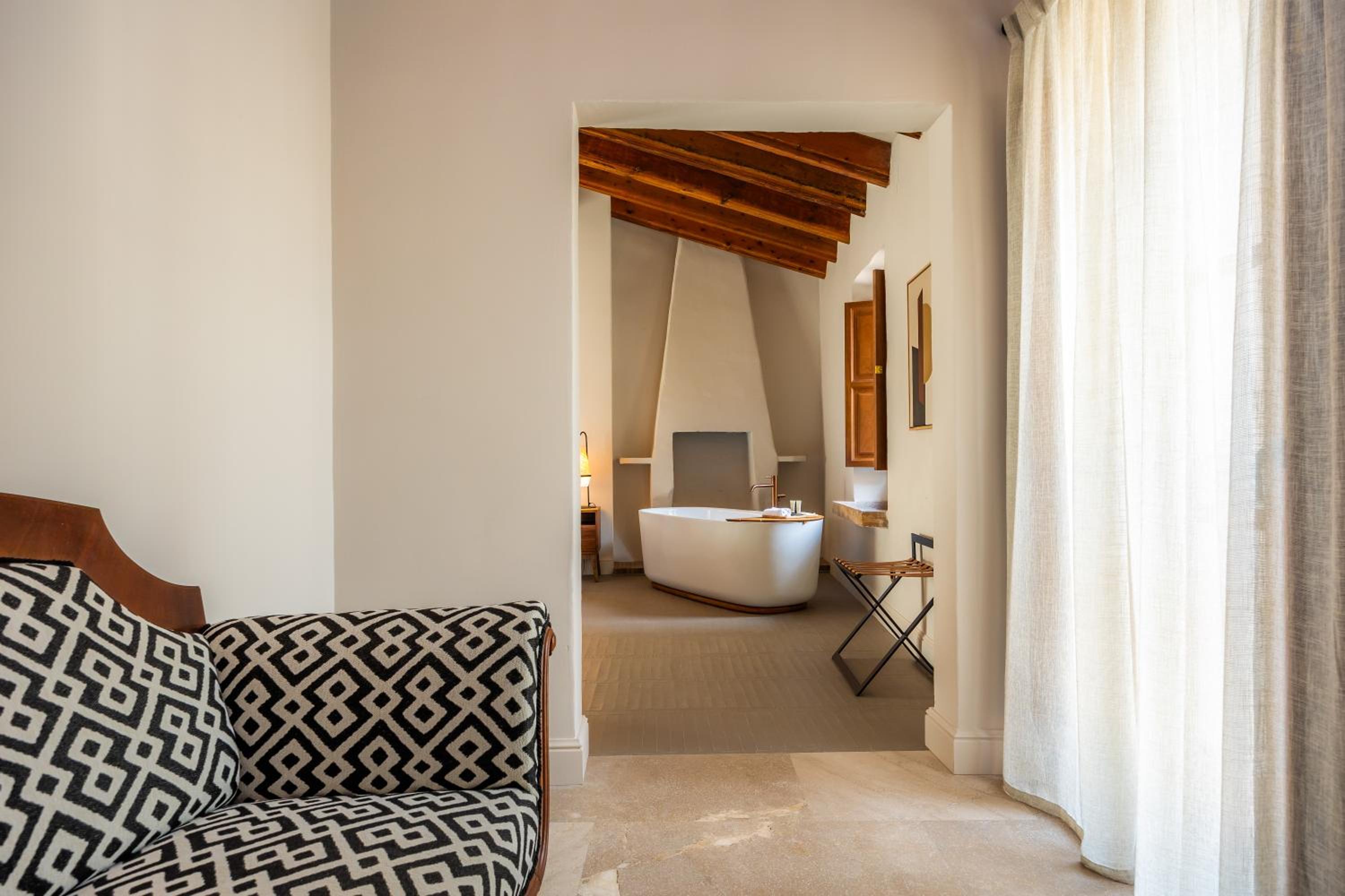 Suite Junior con vista a la piscina