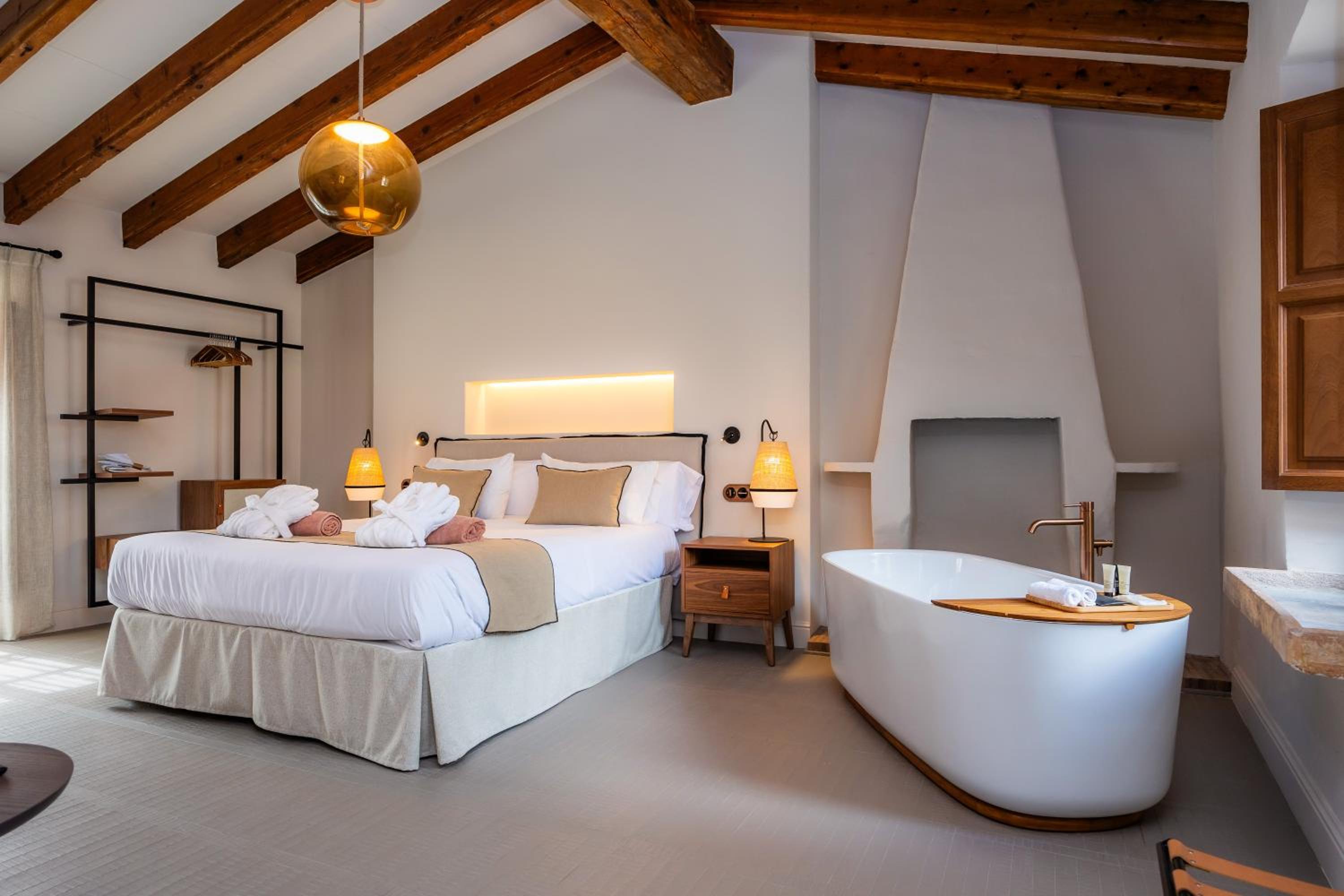 Suite Junior con vista a la piscina