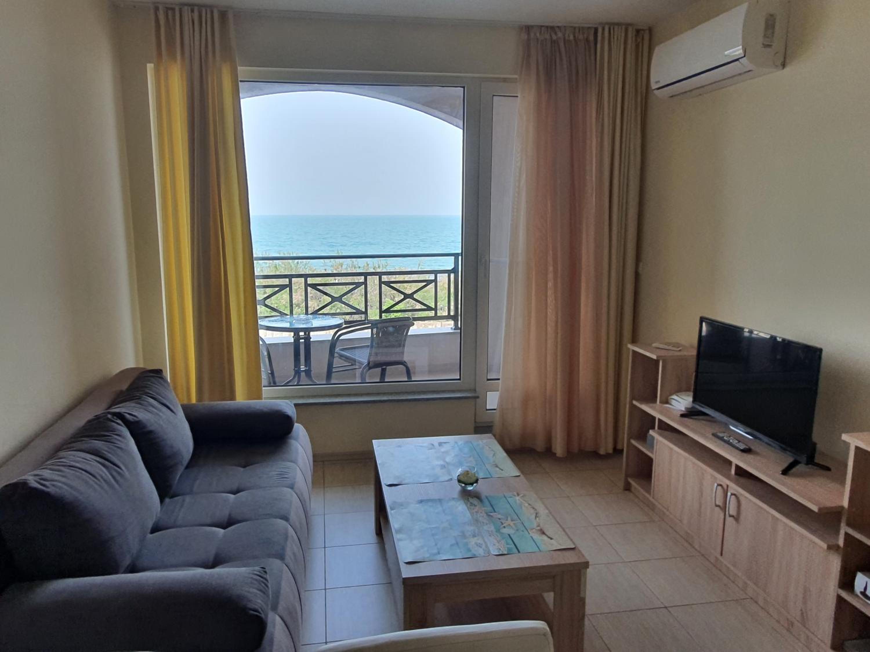 One-Bedroom Apartment photo 1