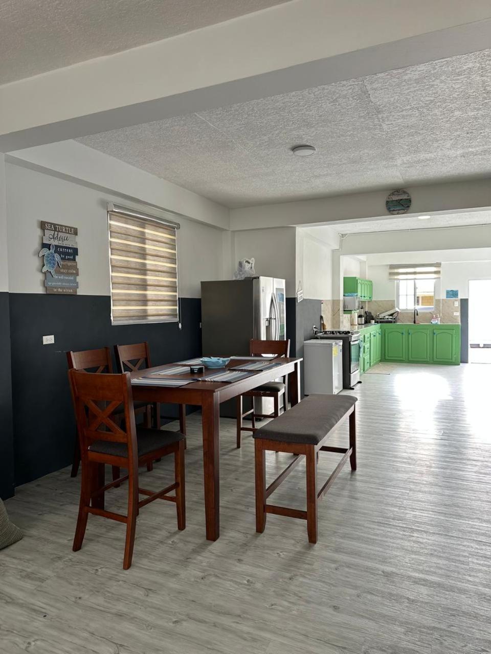 Six-Bedroom House photo 2